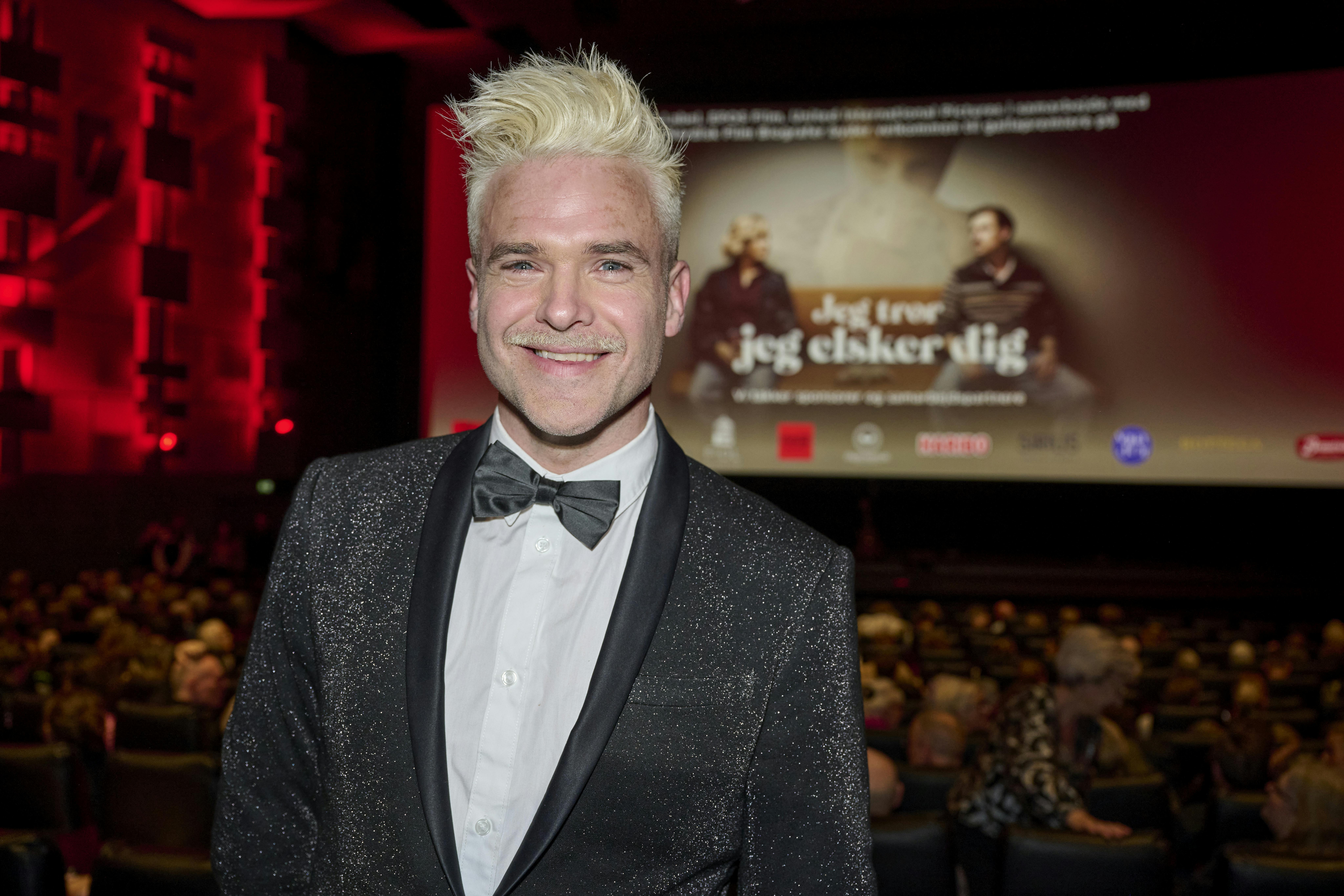 Silas Holst har fået tilbud efter sin debut som filminstruktør.