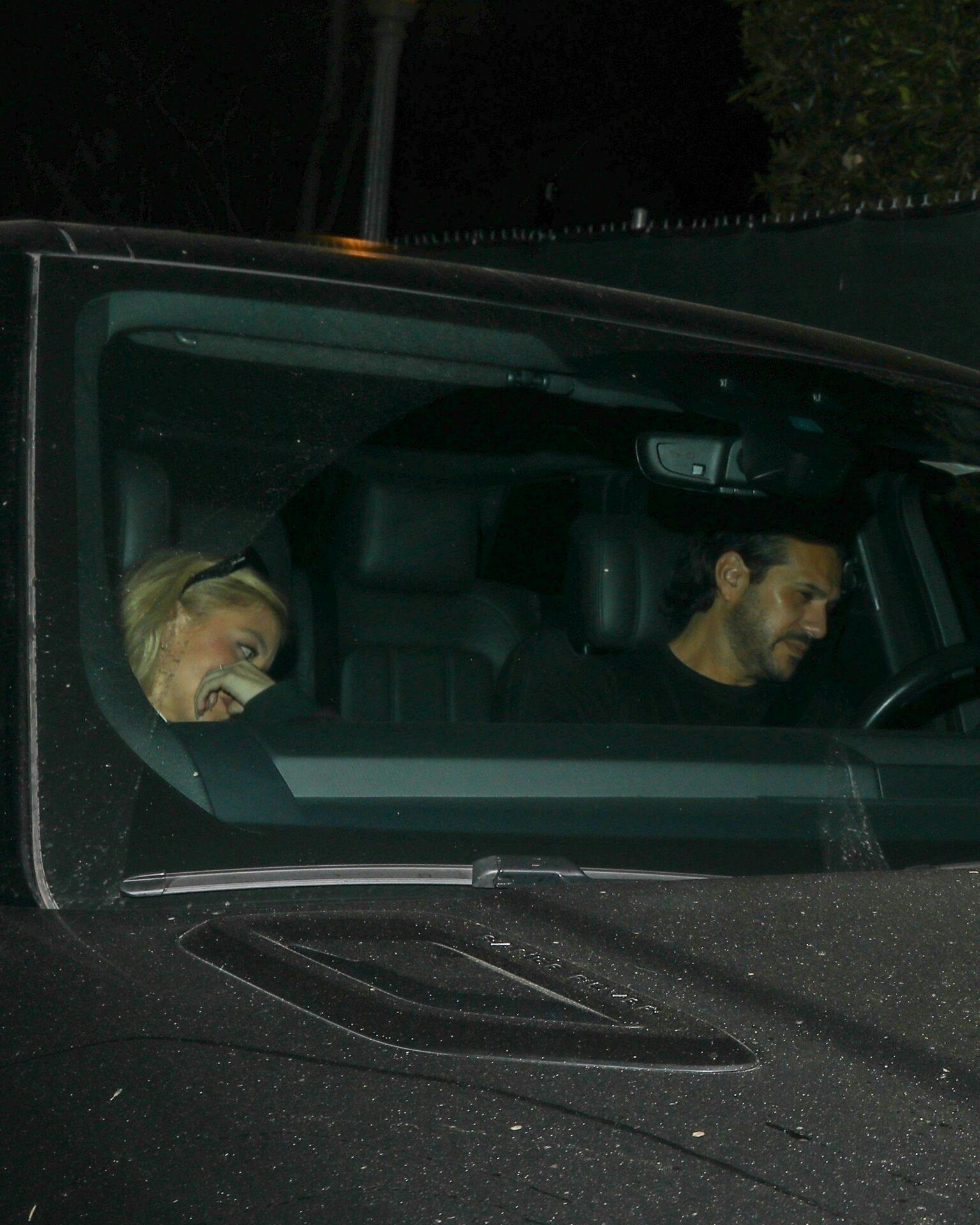 *PREMIUM-EXCLUSIVE* Santa Monica, CA HAVE SYDNEbackgrid.com *UK Clients - Pictures Containing Children Please Pixelate Face Prior To Publication*