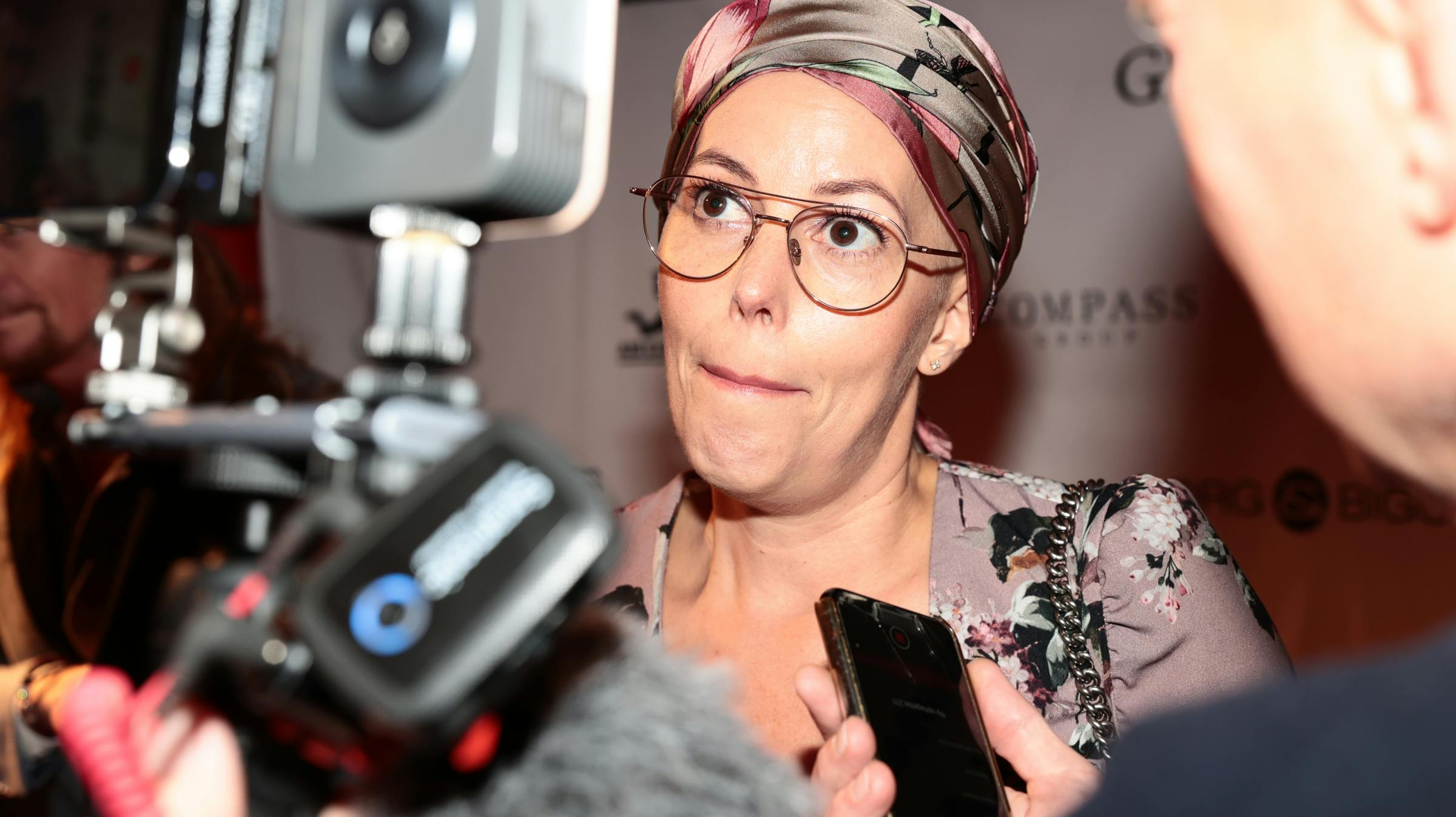 Mai Mercado fortæller, at det har været svært at dele, at hun er begyndt at bære paryk.