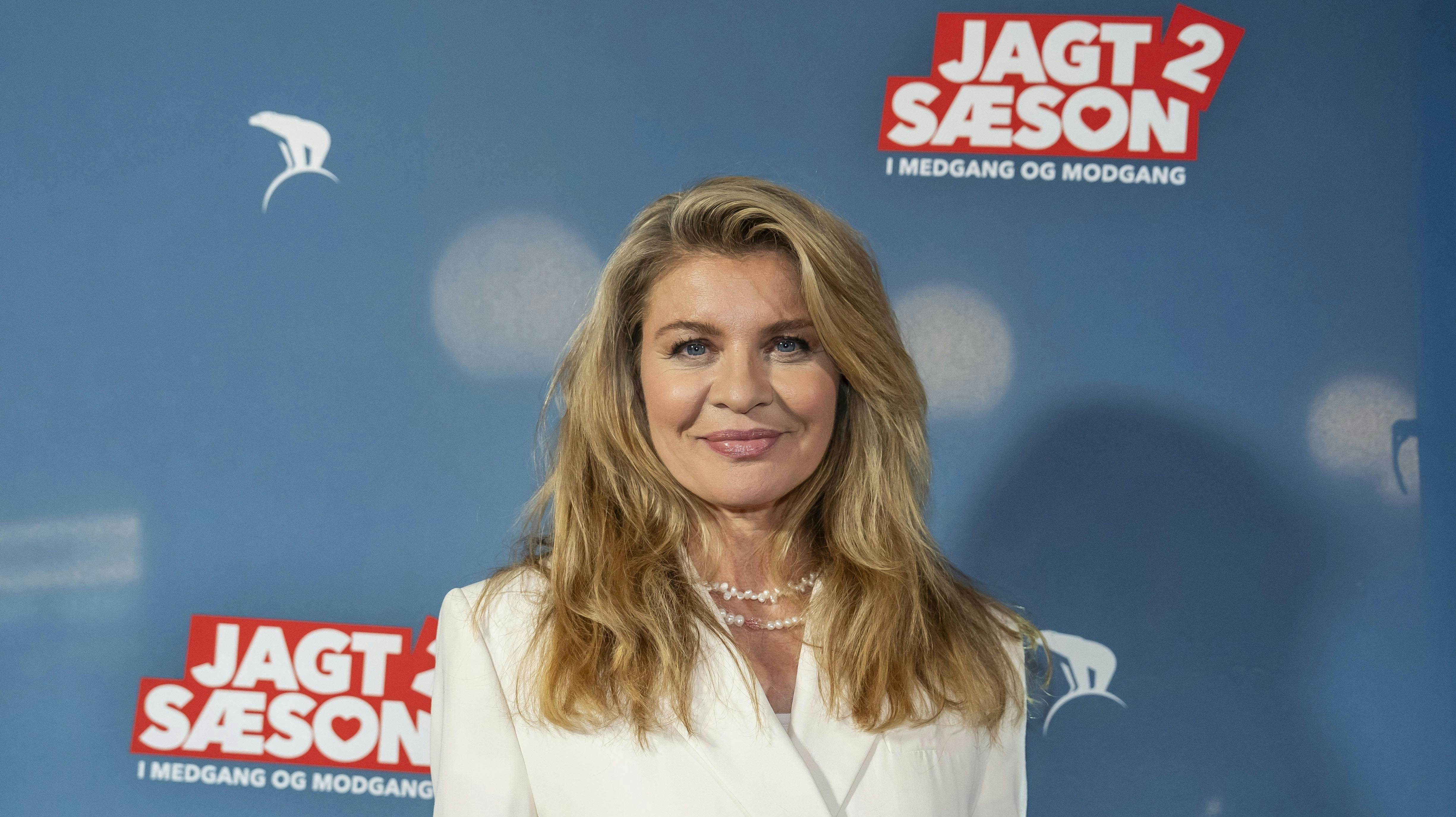 Nu er Mille Dinesens elskede hund endelig hjemme fra hospitalet.