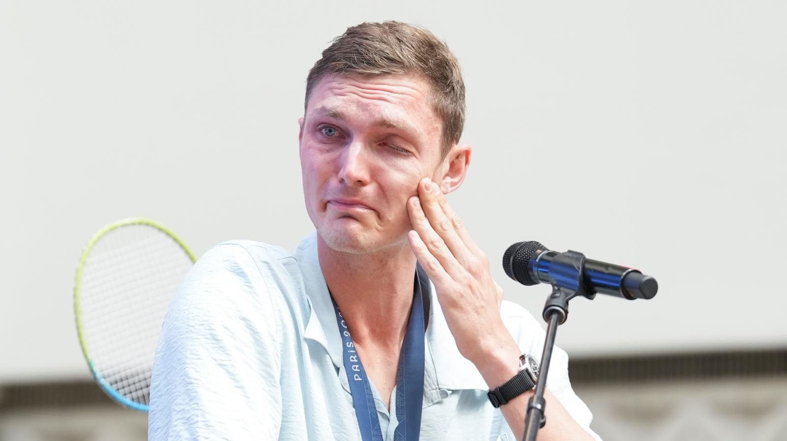 Viktor Axelsen kan lade glædestårerne flyde i dag, efter hans nye aftale med Badminton Danmark.