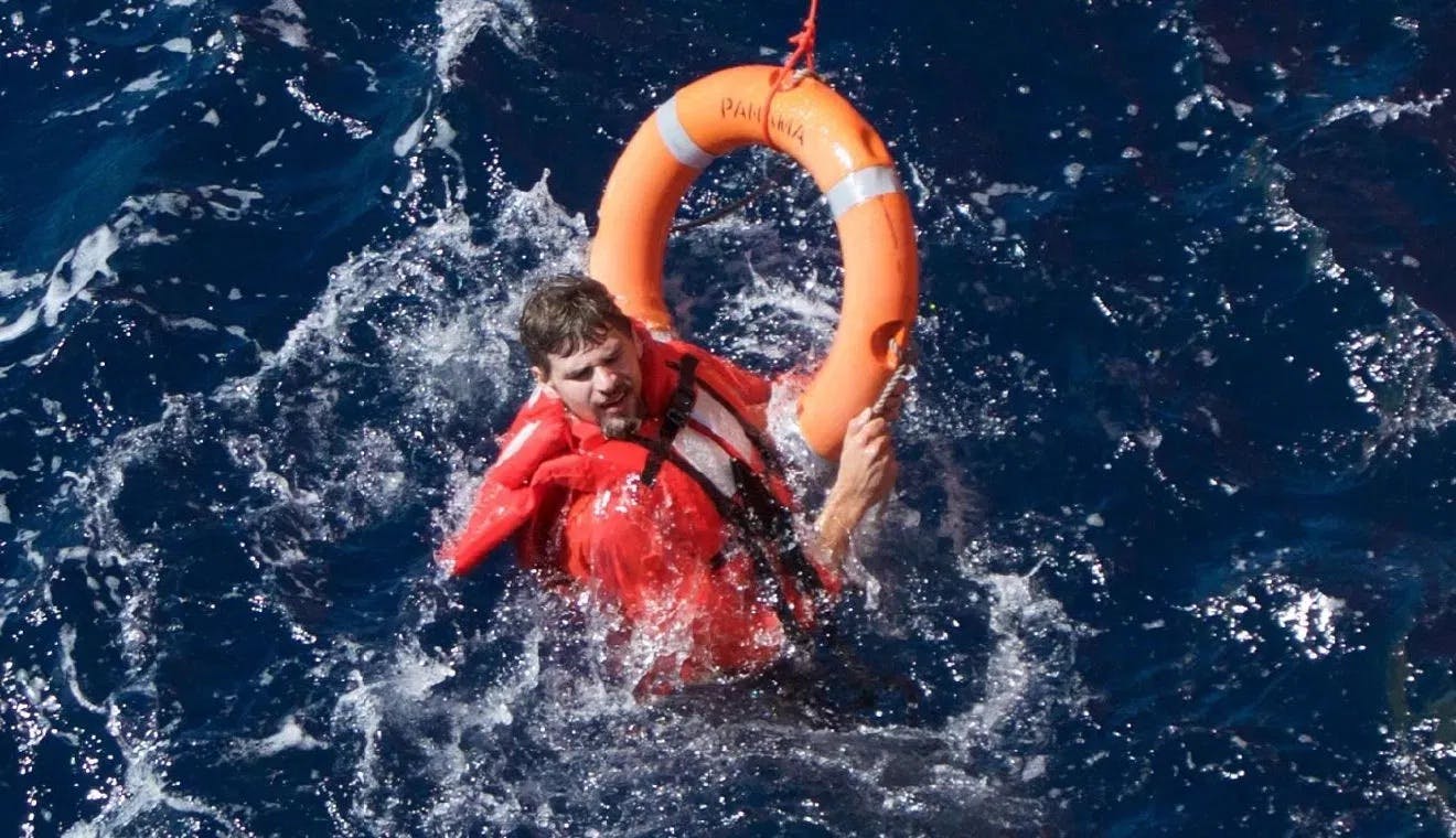 Det sendte chokbølger gennem hele verden, da det kom frem, at Nathan Carman, dengang 22, var blevet fundet i live efter syv dage alene til søs. Historien blev dog kun endnu mere rystende, da den sande historie kom frem...
