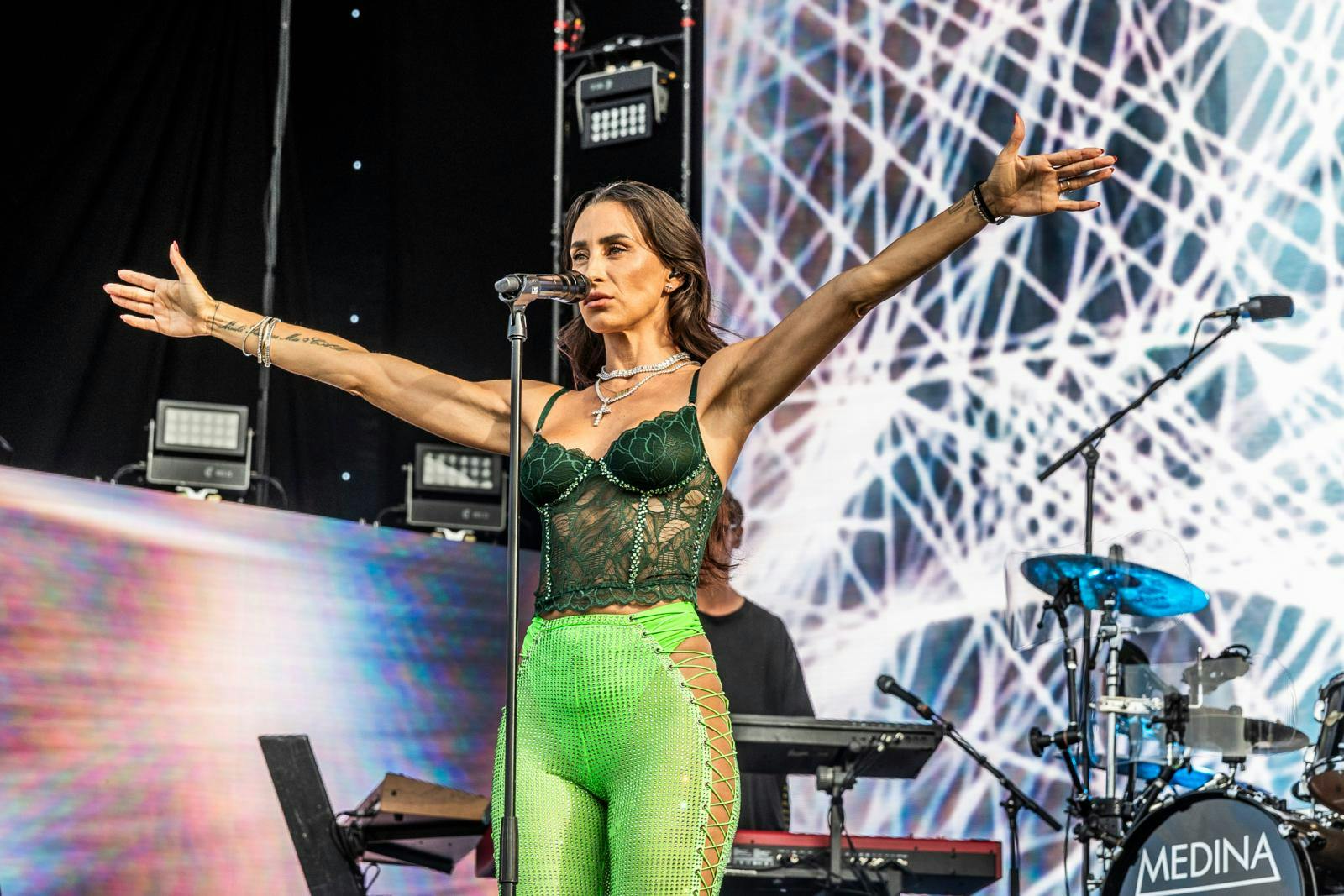 Medina får også selskab af newzealandske Lorde under festivalen.