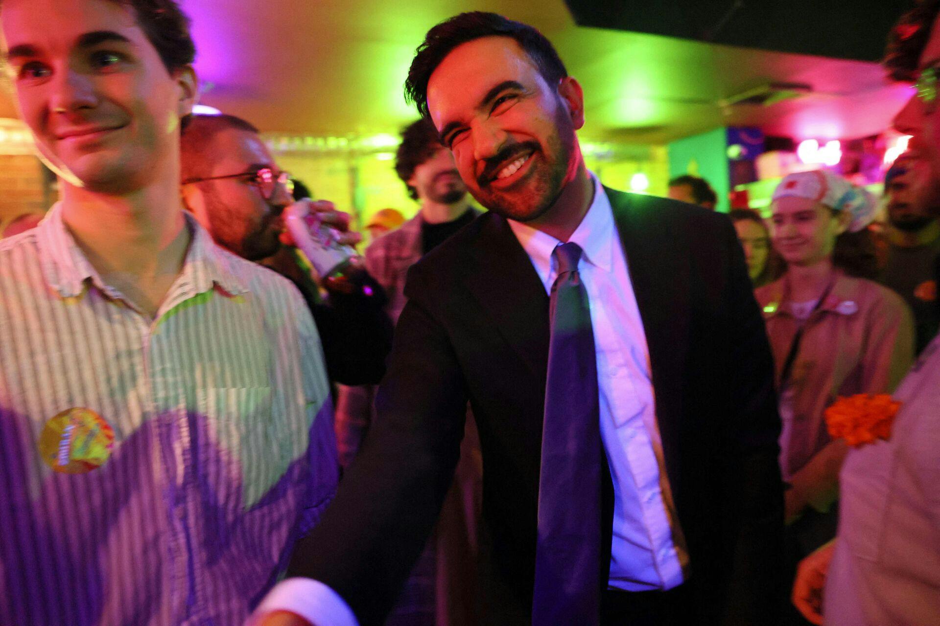 Demokraterne styrker grebet om storbyerne. Blandt andre Zohran Mamdani sikrede sig borgmesterposten i New York City, mens partifæller vandt guvernørvalgene i både Virginia og New Jersey ved tirsdagens valg i USA.