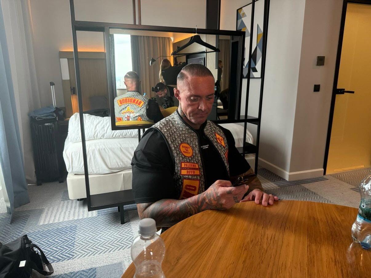 Claus Palermo i sin vest fra Bandidos. Han er i dag medlem af rockerklubben i Palermo, Italien. Han håber og tror på at klubben ender med at vinde forbudssagen i Landsretten.