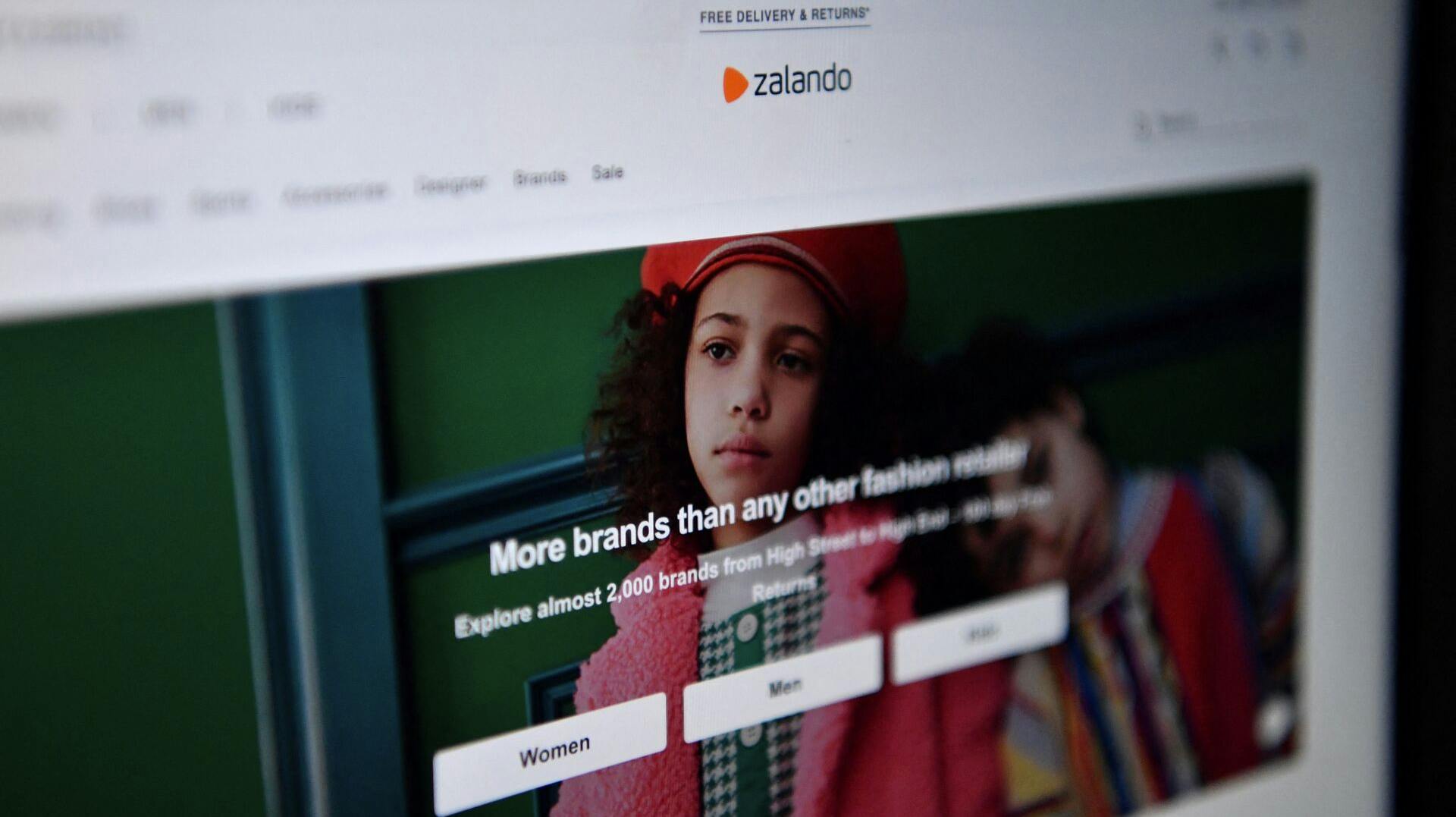 Zalando oplever markant fremgang efter opkøbet af About You, der har gjort firmaet til en af Europas førende modeplatforme.