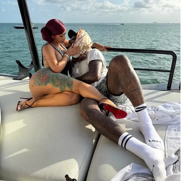 Cardi B med Stefon Diggs, der netop er bekræftet som værende far til en anden kvindes barn.