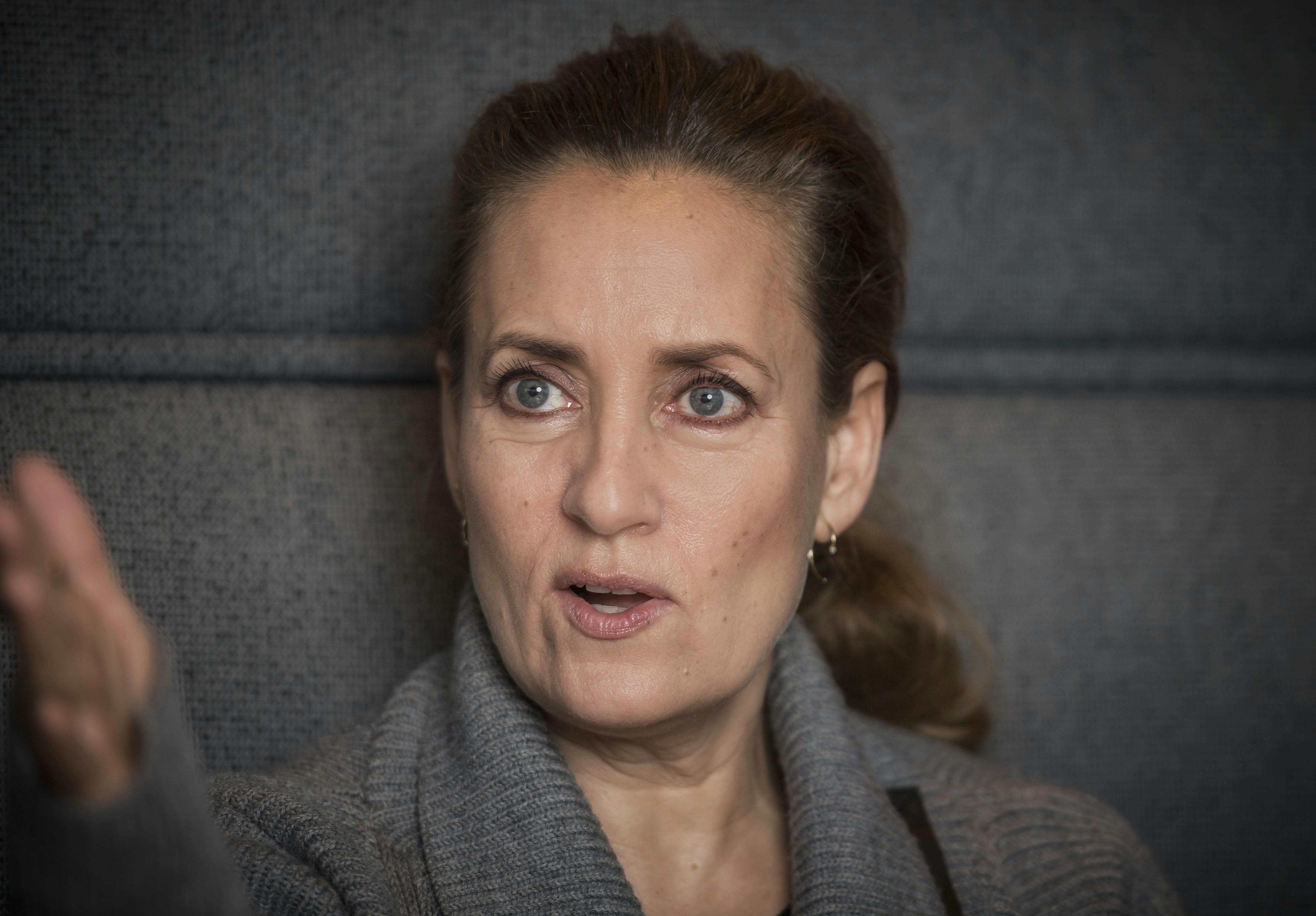 Camilla Miehe-Renards kærlighedsliv blev påvirket af sin allerførste store kærligheds selvmord, fortæller hun i sin nye bog.