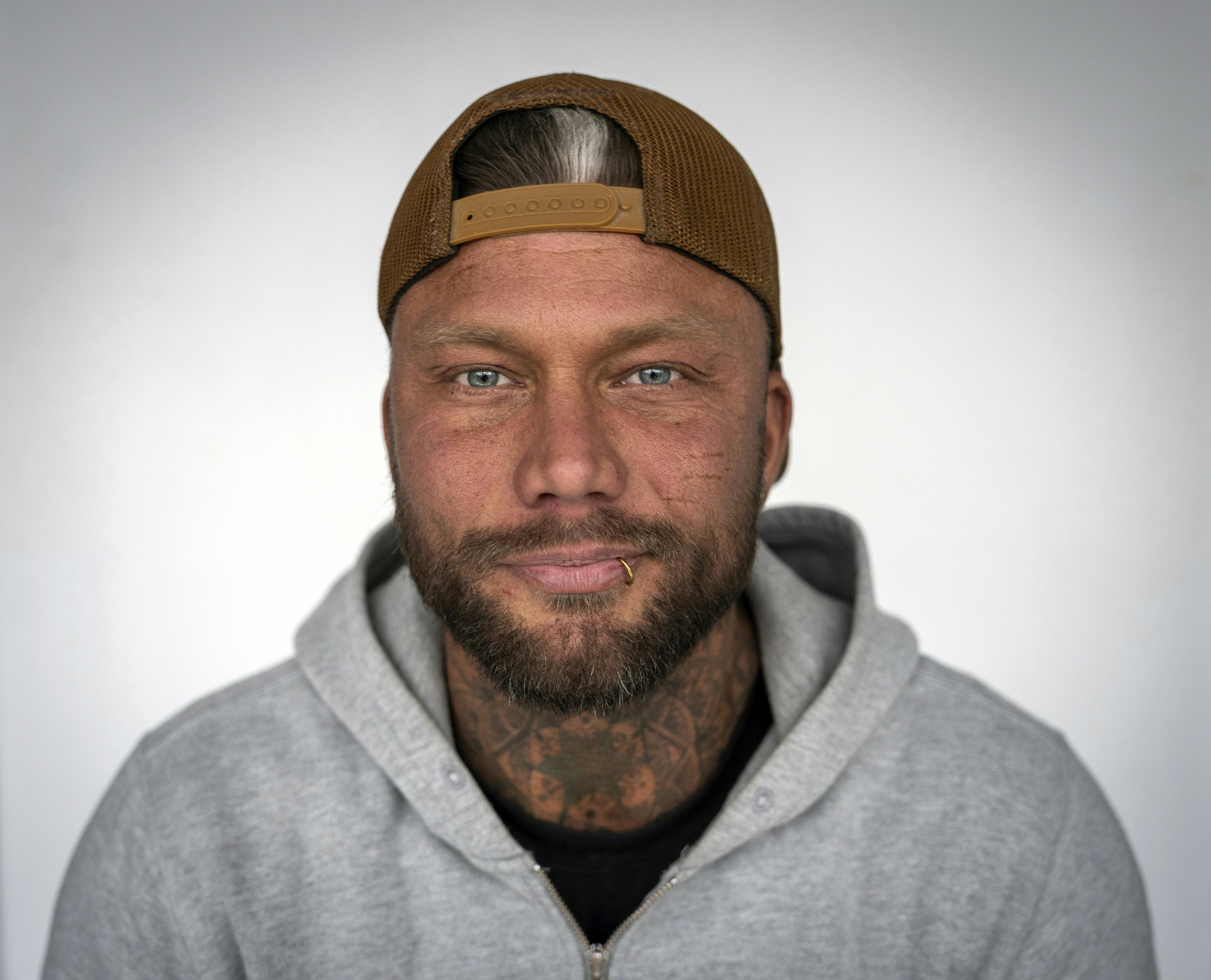 Simon "Smukke Simon" har for nu vinket farvel til sin konto på OnlyFans, fortæller han til SE og HØR.