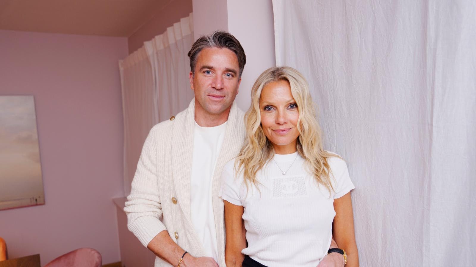 Caroline Fleming og Frederik Kølle har sammen stiftet Caolin, som bliver fulgt i Viaplay-serien "Caroline & Dr. Kølle".