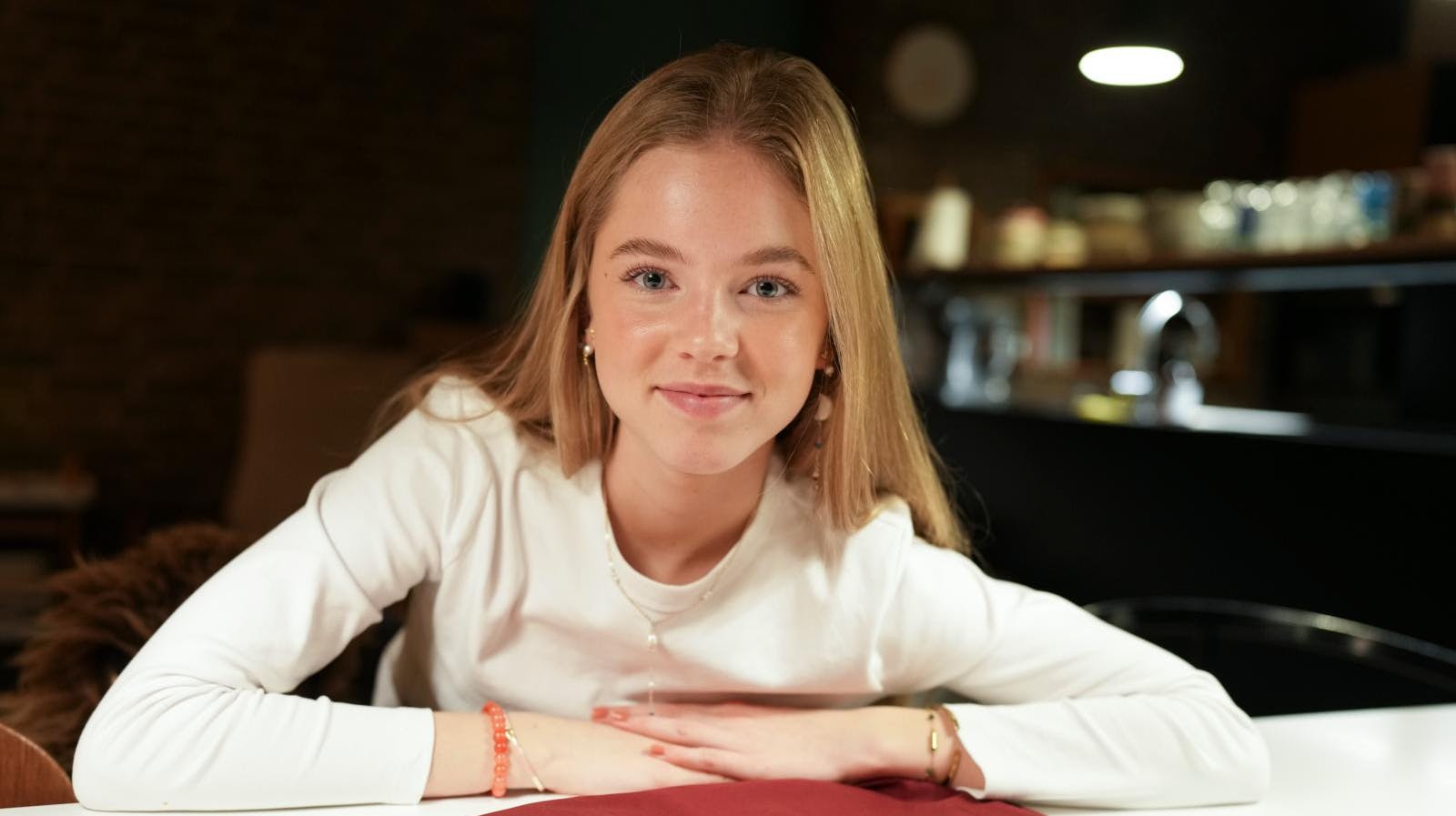 Ingrid er den yngste deltager i "Den store bagedyst" nogensinde - og så er hun rigtig god i et køkken.