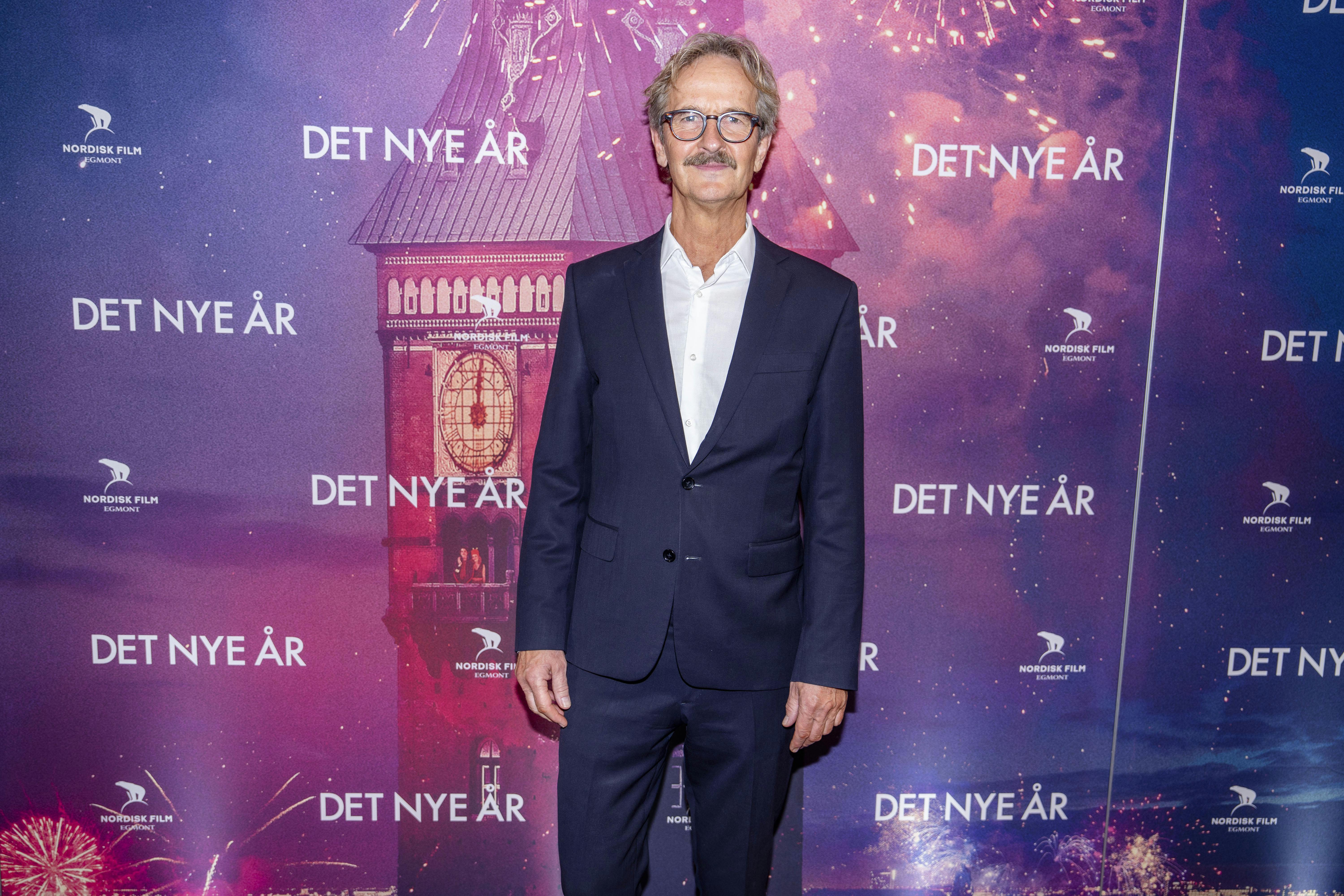 Opgave: Premiere på filmen ”Det nye år”. Tid og sted: Klokken 19. Dørene åbner 19.15. Imperial. Strax: Ja Video: Ja, vi laver video fra den røde løber, som skal sendes ind med det samme. (Ikke live). Journalist: Laura og muligvis en mere.