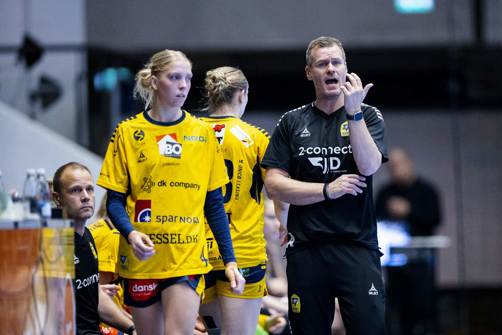 Ikast Håndbolds Cheftræner Søren Hansen under kvindehåndboldkampen mellem Ikast Håndbold og Team Esbjerg i IBF Arena i Ikast torsdag den 6. november 2025.
