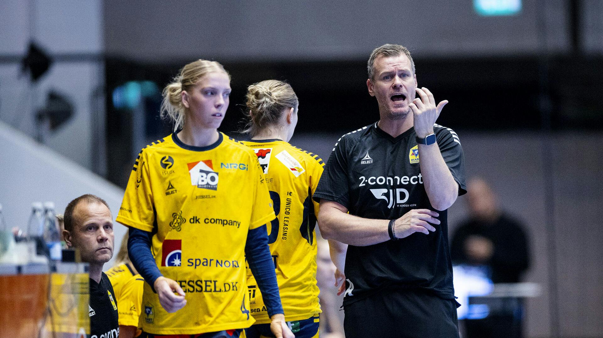 Ikast Håndbolds Cheftræner Søren Hansen under kvindehåndboldkampen mellem Ikast Håndbold og Team Esbjerg i IBF Arena i Ikast torsdag den 6. november 2025.