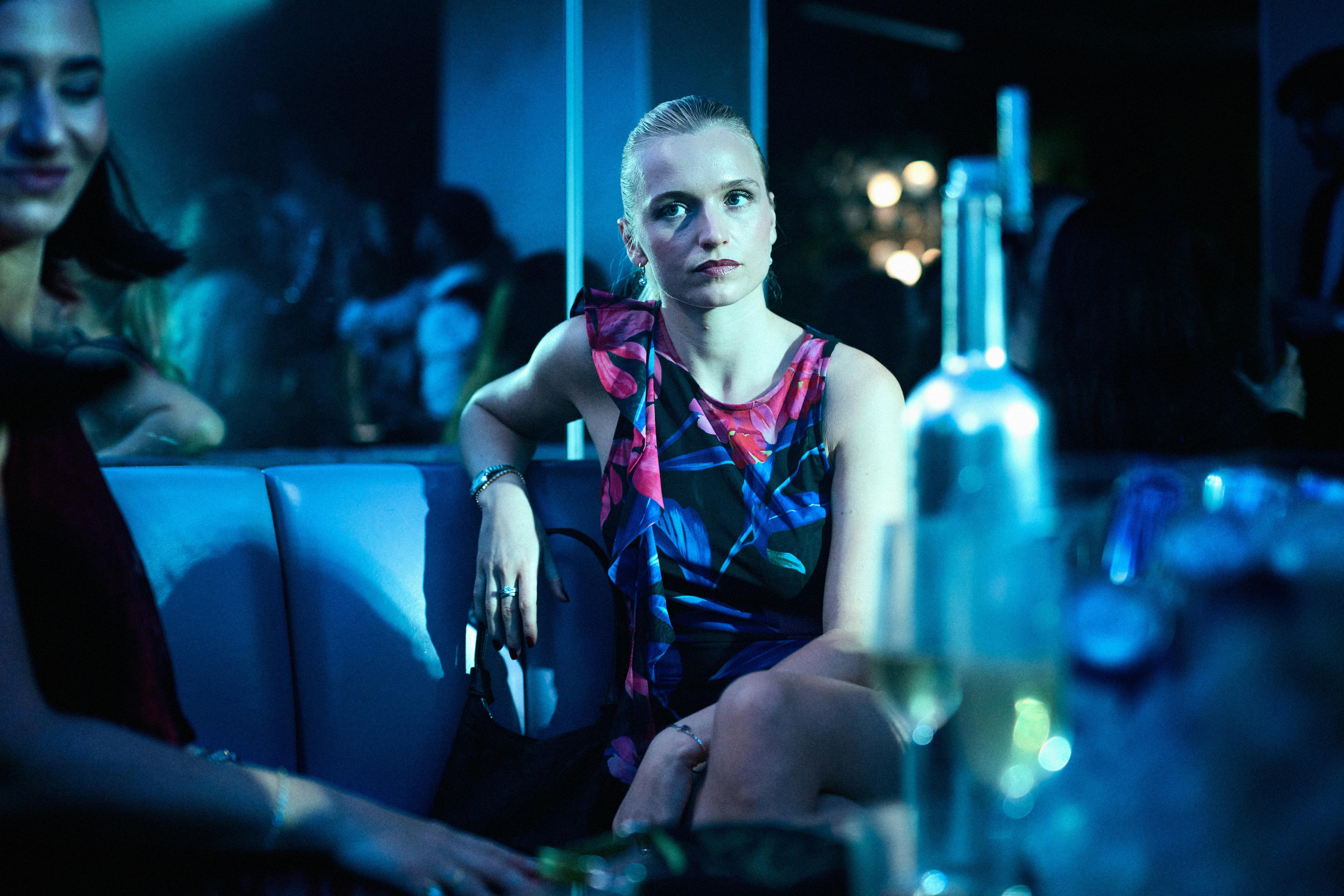 The Legend. (L to R) Maria Cordsen as Ashley and Clara Dessau as Sara/Tea in The Legend. Cr. Courtesy of Netflix © 2024