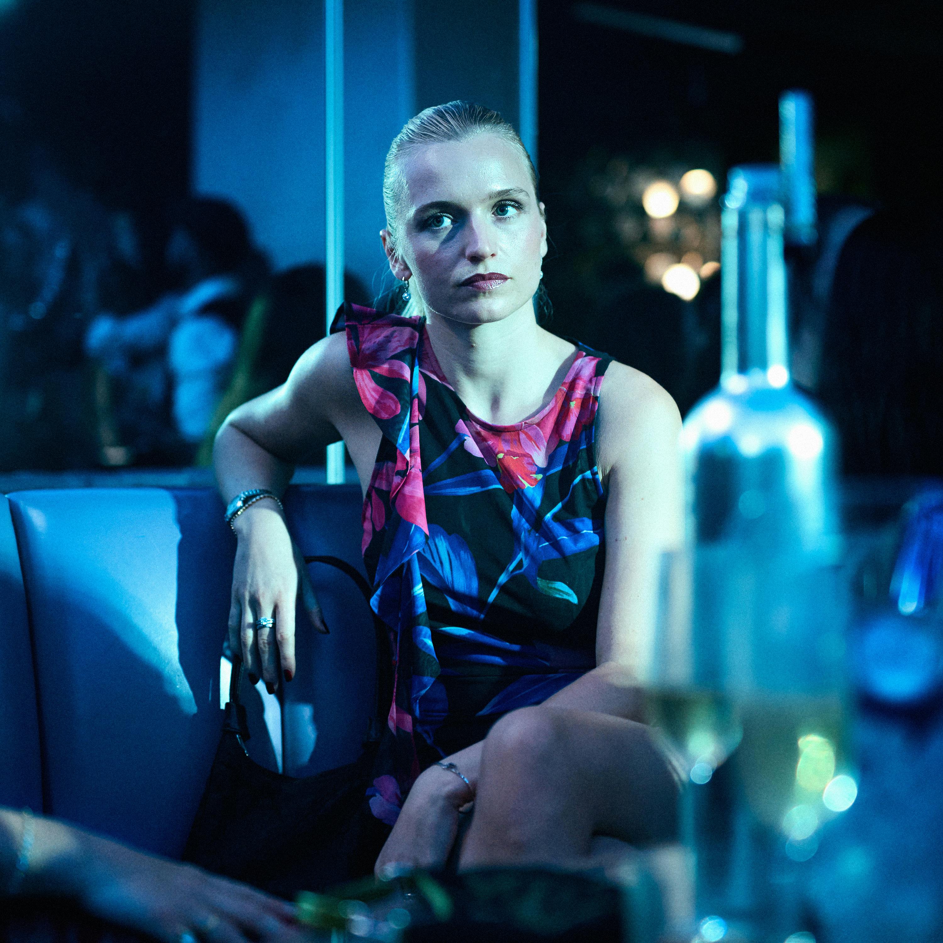 The Legend. (L to R) Maria Cordsen as Ashley and Clara Dessau as Sara/Tea in The Legend. Cr. Courtesy of Netflix © 2024