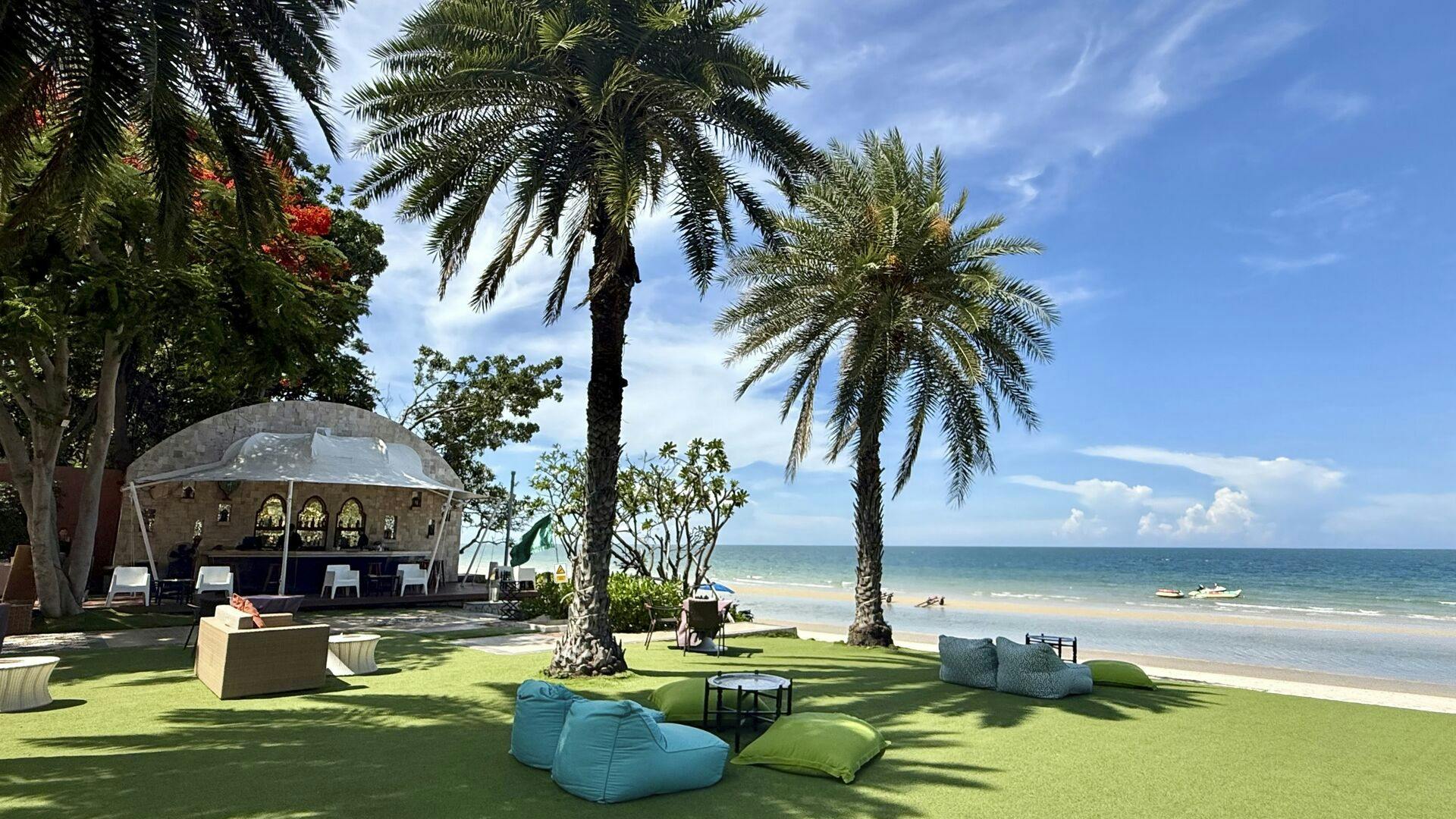 11 May 2025, Thailand, Hua Hin: A beach bar can be seen on the white beach of Hua Hin. The resort is located around three hours' drive southwest of Bangkok. Photo by: Carola Frentzen/picture-alliance/dpa/AP Images