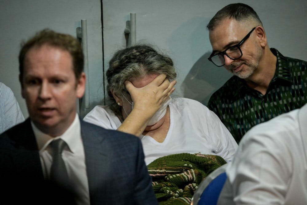 69-årige Lindsay Sandiford er på vej hjem til Storbritannien. Hun blev i 2013 idømt dødsstraf i Indonesien efter at være blevet anholdt med en kuffert med 4,8 kilo kokain. - Foto: Juni Kriswanto/Ritzau Scanpix