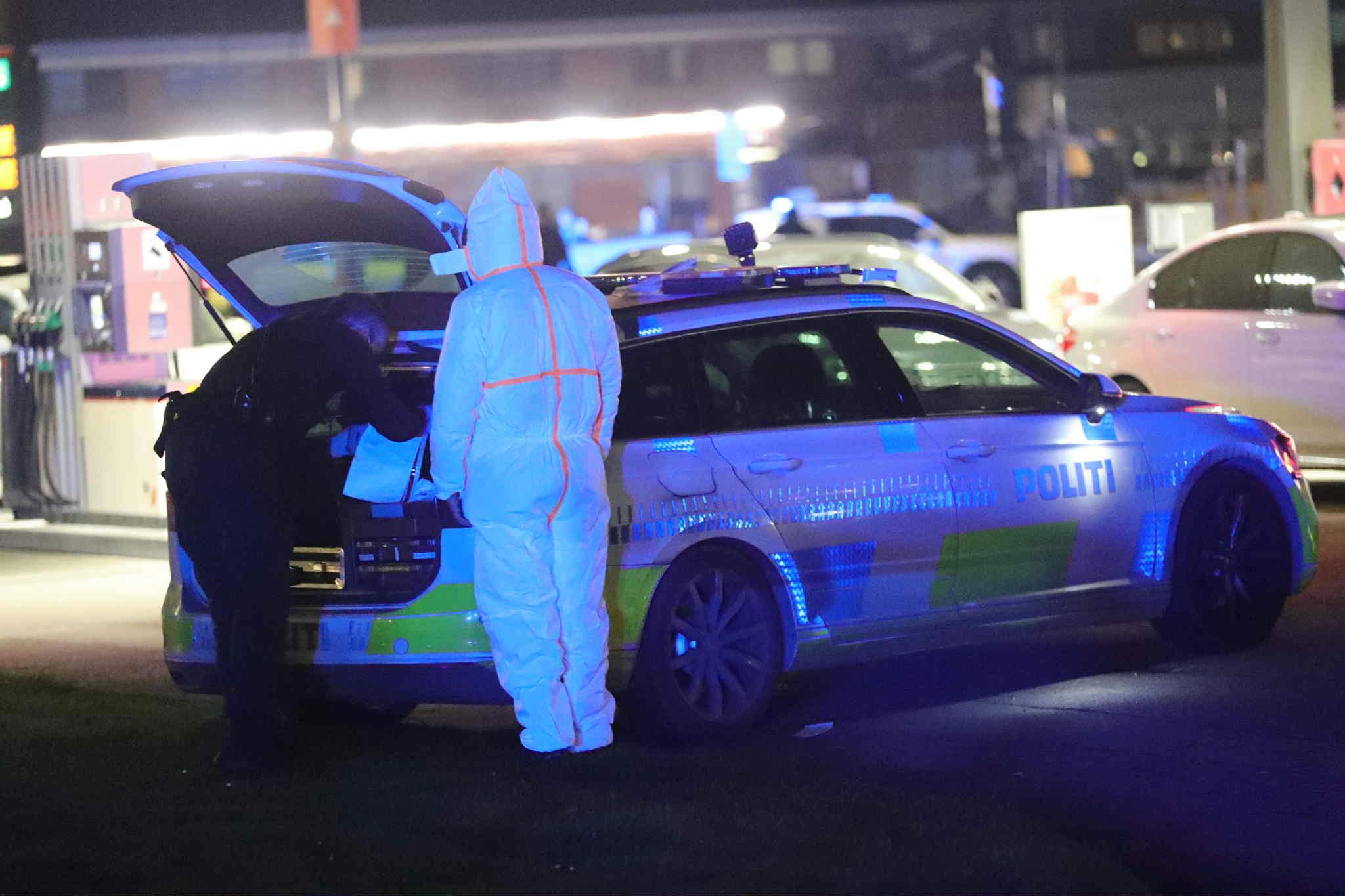 Københavns Vestegns Politi er til stede i Ishøj, hvor en person er ramt af skud.