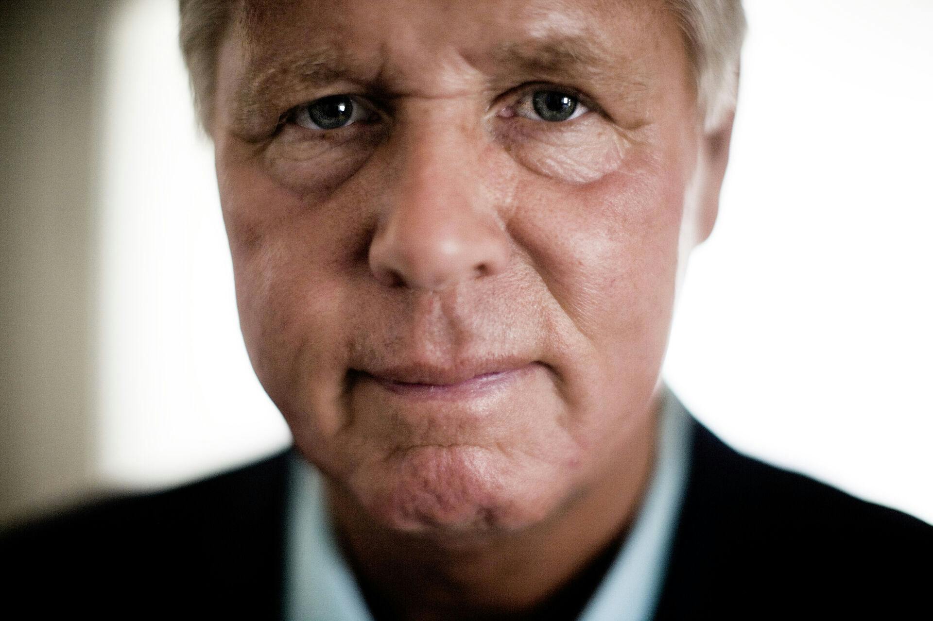 Stig Elling har det ikke godt i øjeblikket, fortæller han på Facebook.