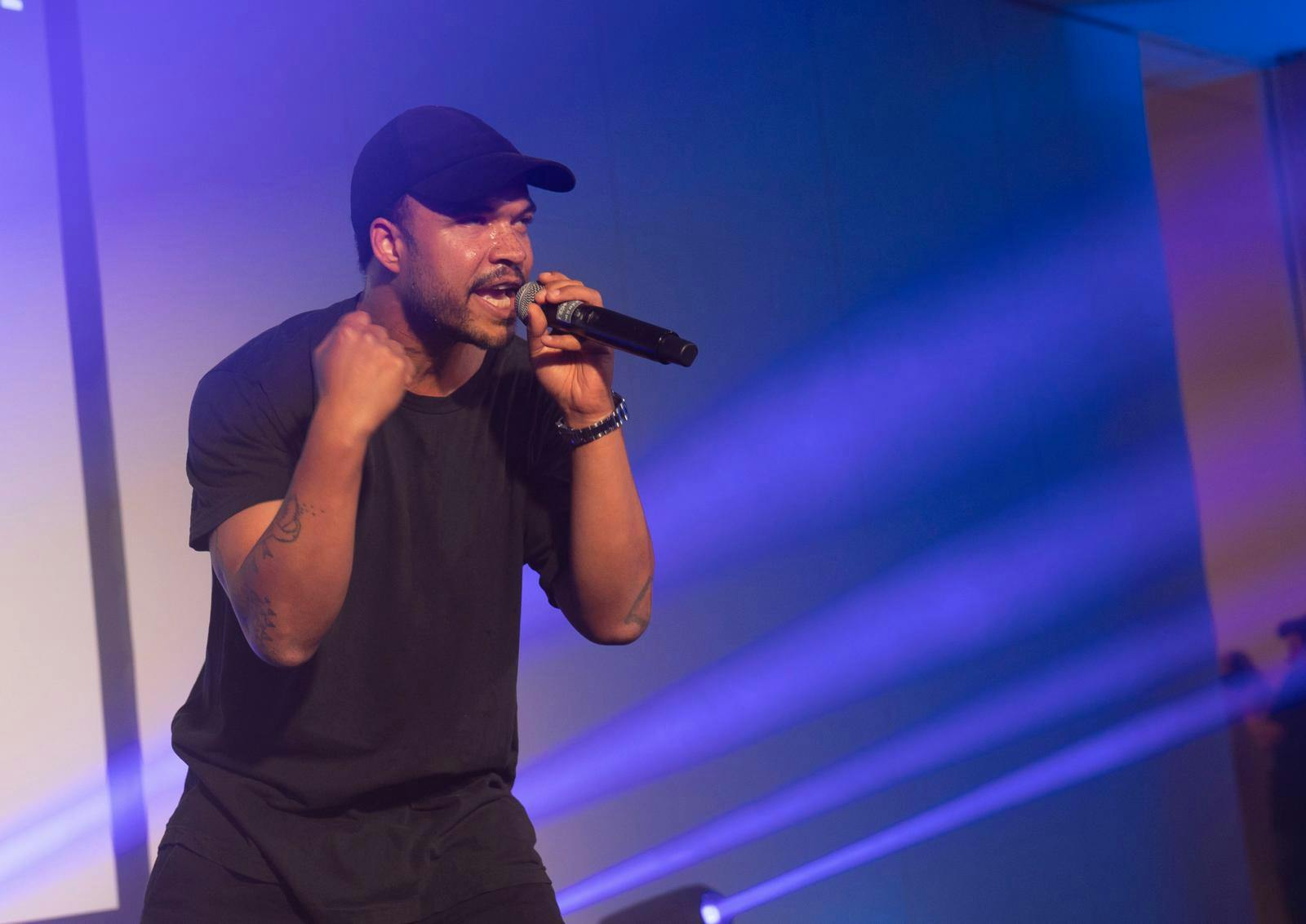 Shaka Loveless på scenen i 2023.