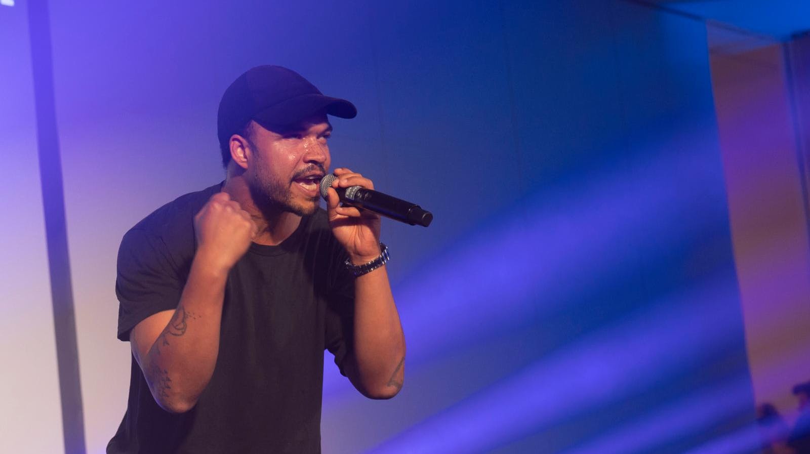 Shaka Loveless på scenen i 2023.