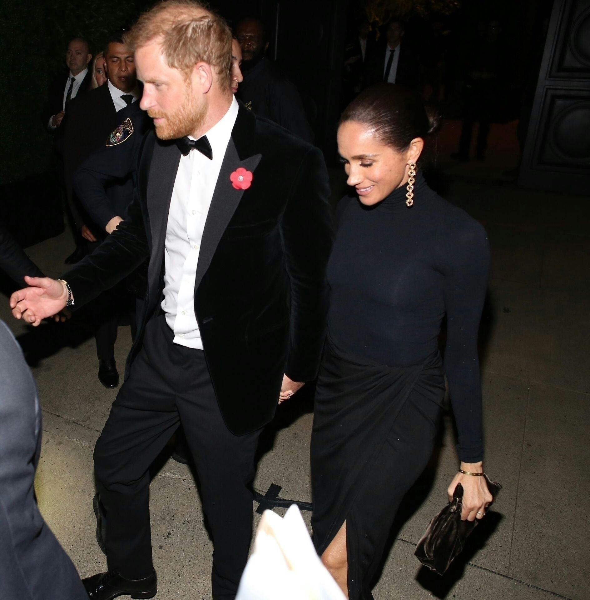 Prins Harry og hertuginde Meghan dukker op til festen.&nbsp;