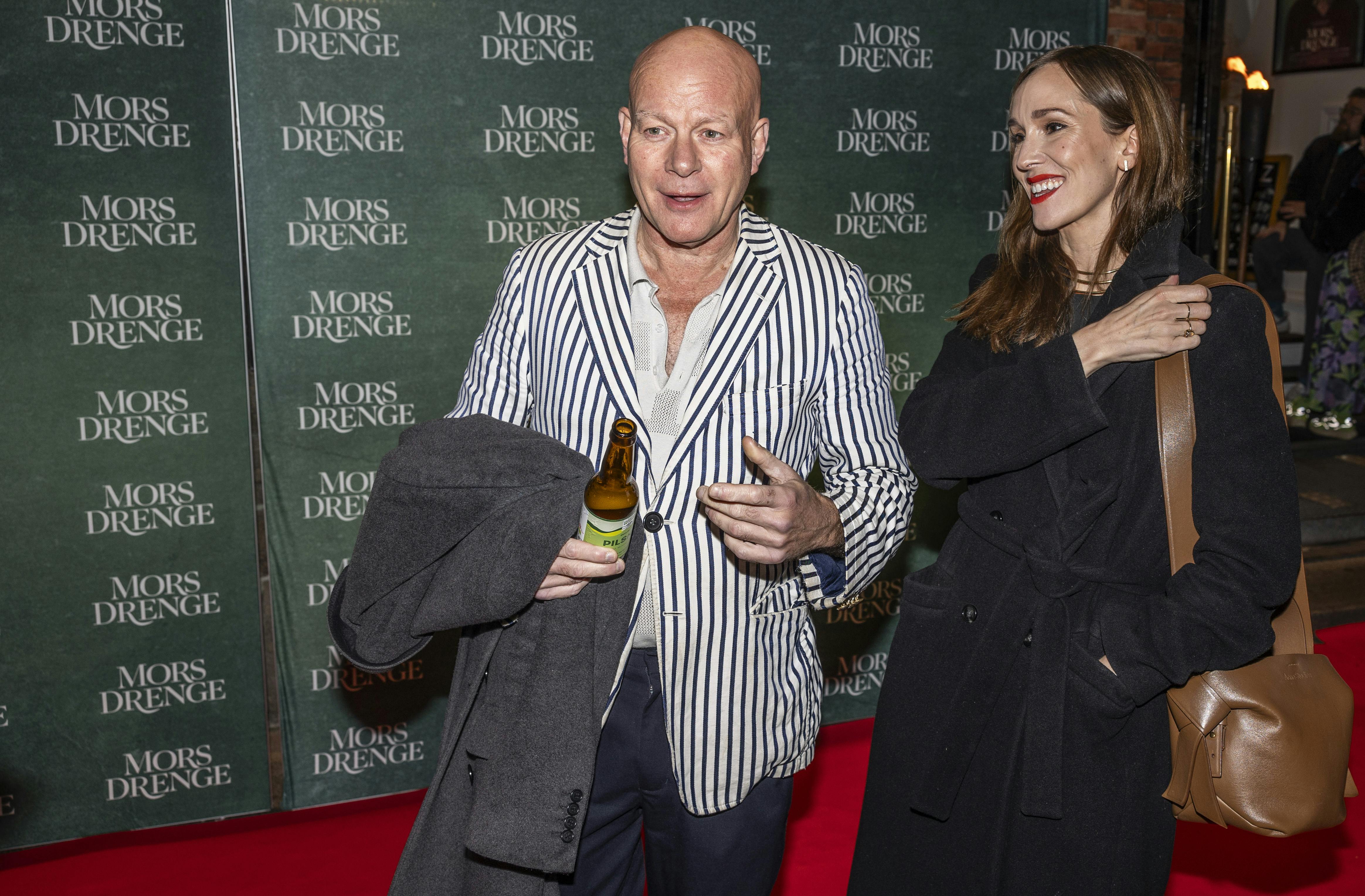 Ingen kan kende den garvede "X Factor"-dommer i Lyngby, og det passer ham helt perfekt.