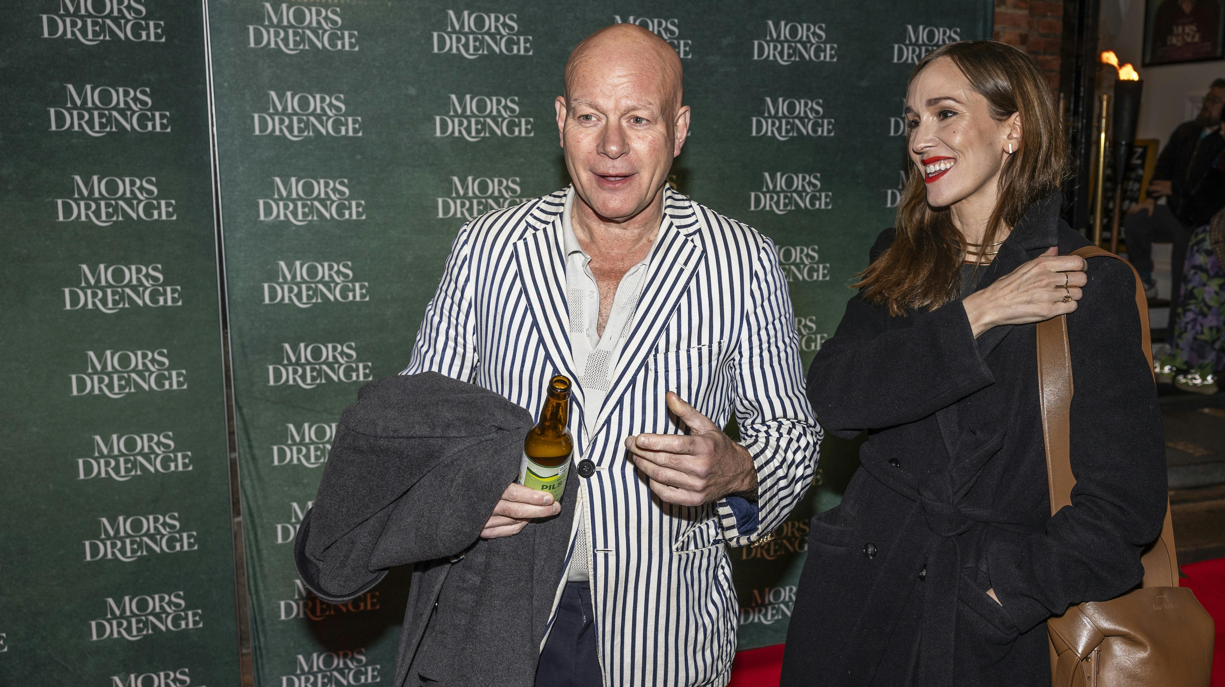 Ingen kan kende den garvede "X Factor"-dommer i Lyngby, og det passer ham helt perfekt.