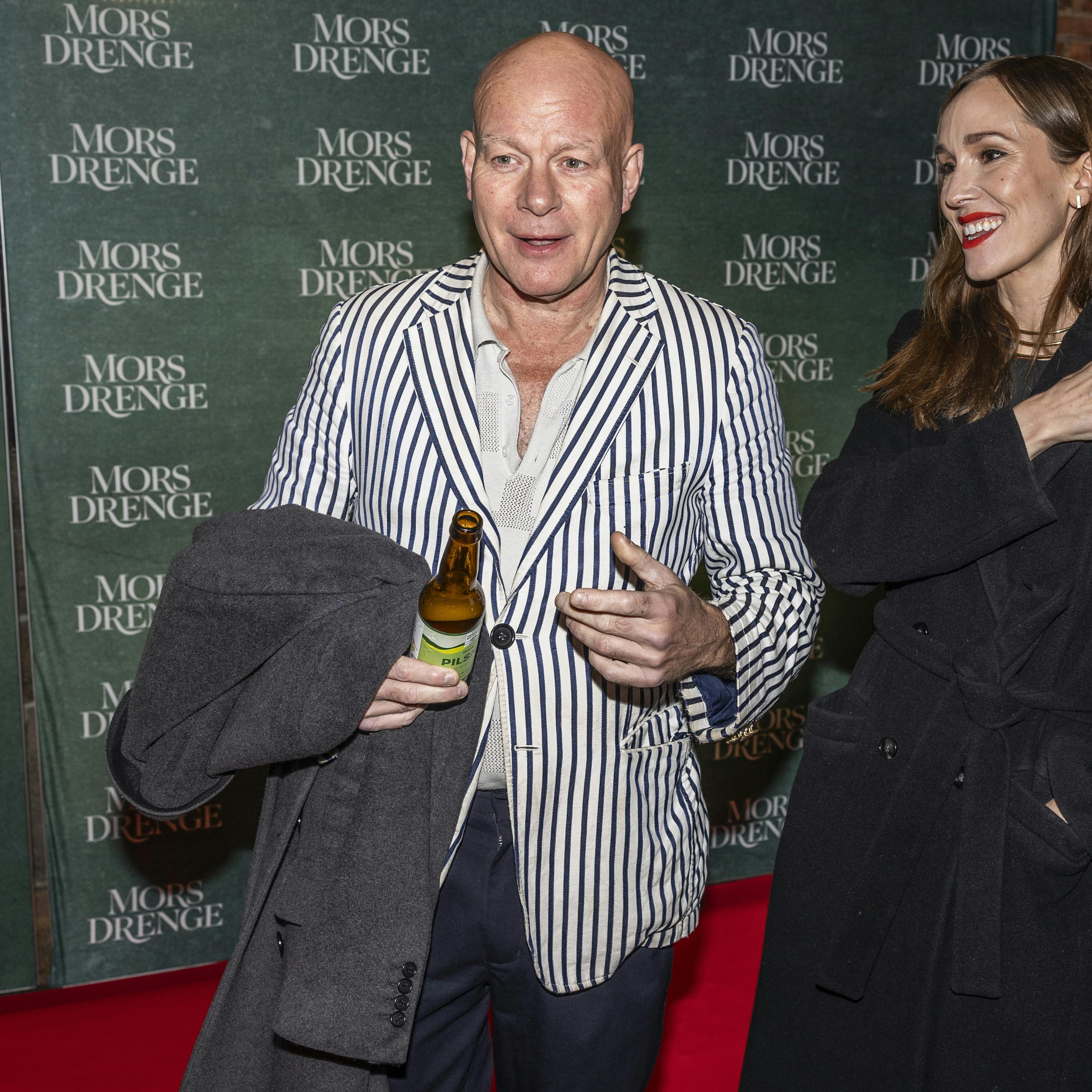 Ingen kan kende den garvede "X Factor"-dommer i Lyngby, og det passer ham helt perfekt.