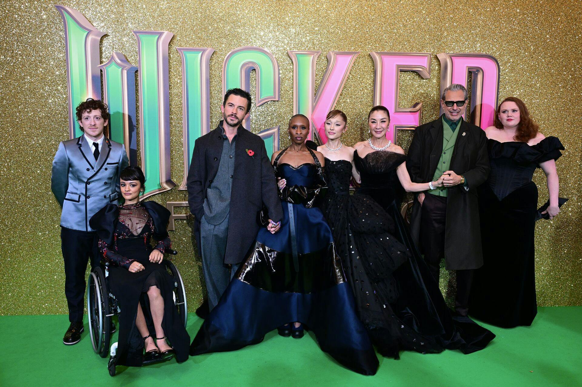 Ethan Slater og Ariana Grande skriger ikke af at være et par på billedet, men der er altså ikke problemer i parforholdet.