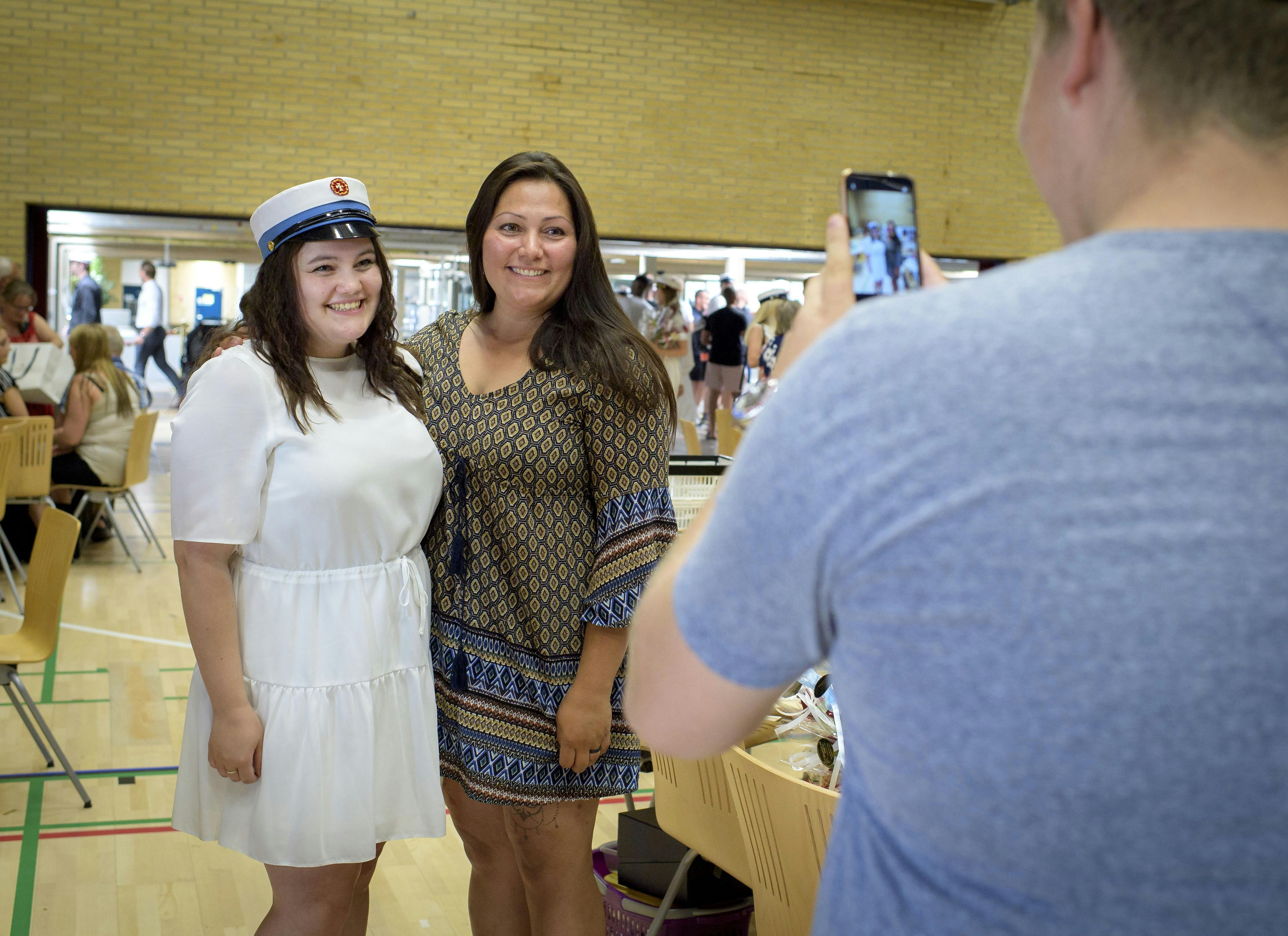 Stephanie Siguenza, Christina Siguenza