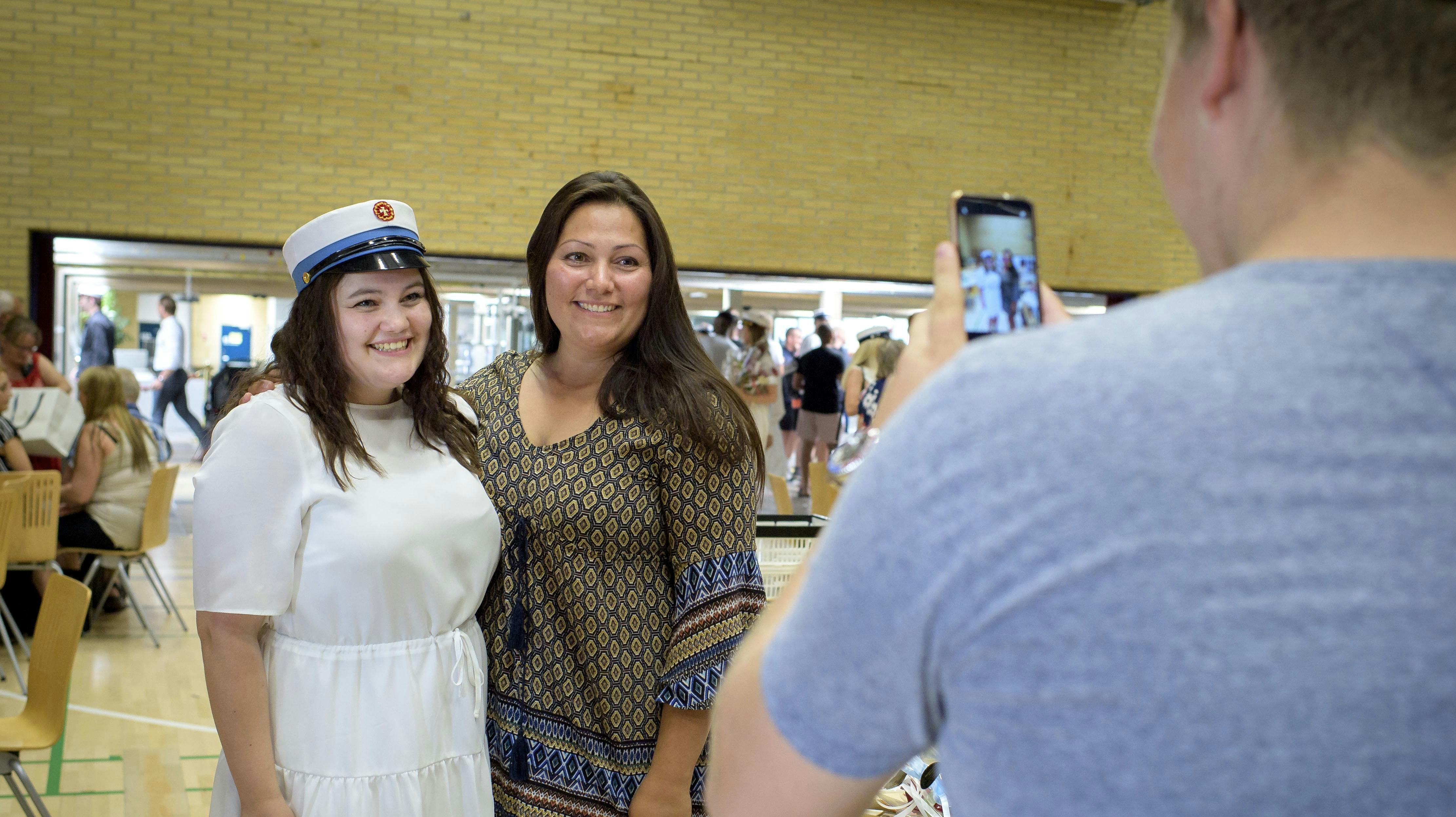 Stephanie Siguenza, Christina Siguenza
