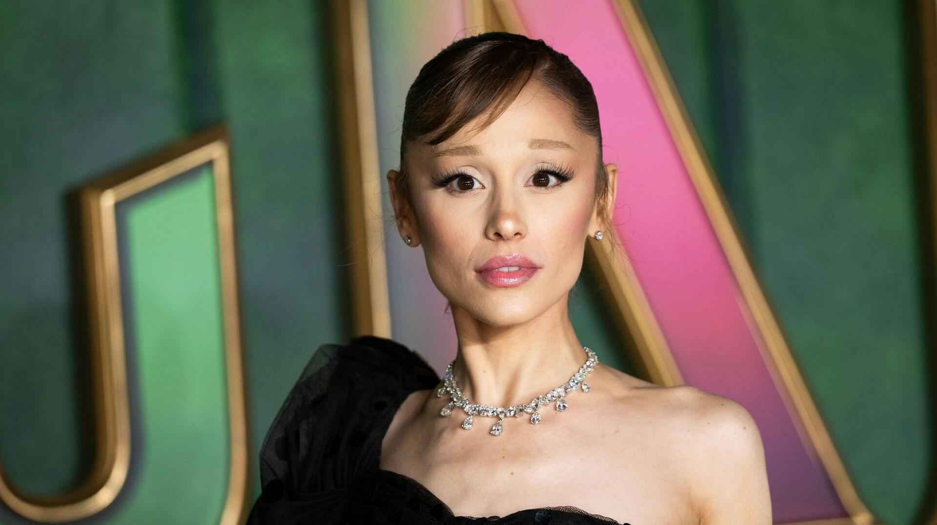 Flere medier har spekuleret i, hvorvidt Ariana Grande og Ethan Slater er gået fra hinanden. Men det er de ikke, hvis man spørger TMZ.