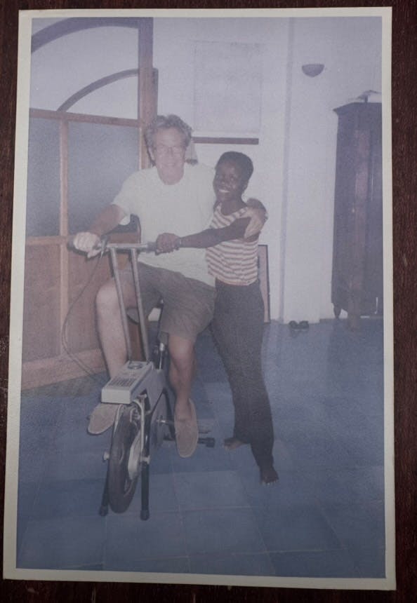 Jørgen Leth og Beatrice sammen på Haiti. Hun besøgte ham omkring tre gange i hans hus i Jacmel.