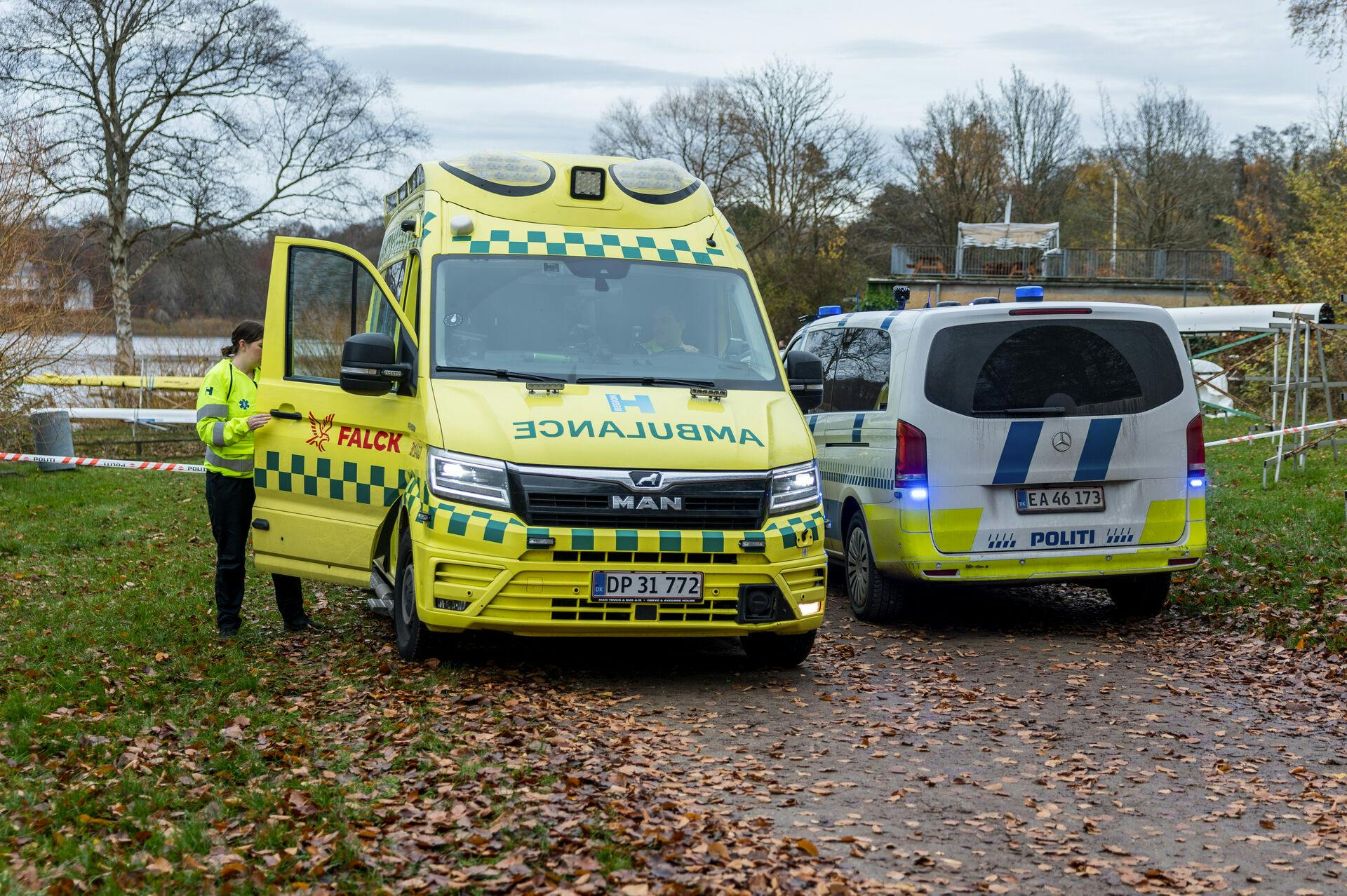 Politi og redning arbejder i området.