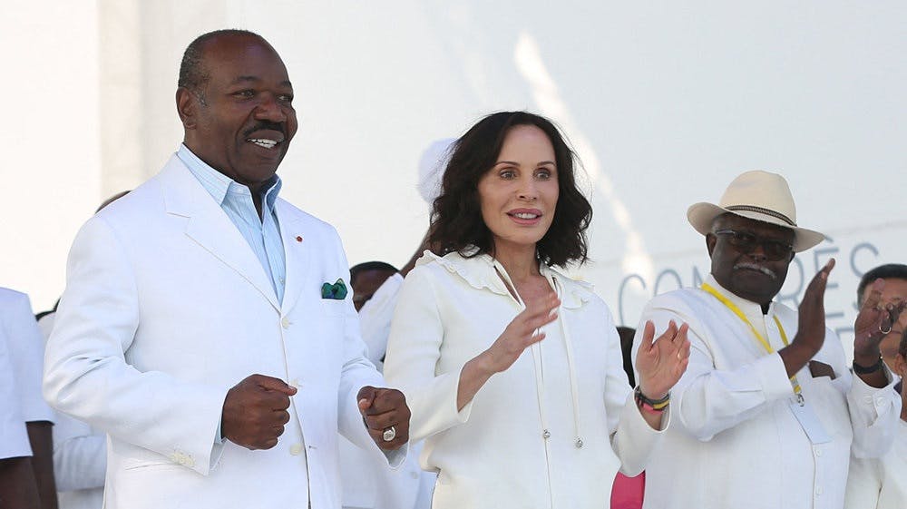 Ali Bongo og hans hustru, Sylvia Bongo, ses her på et stadion i Gabons hovedstad, Libreville, i juli 2023. Få måneder senere blev Ali Bongo væltet som landets leder i et militærkup. Nu er hans hustru og søn blevet idømt 20 års fængsel for undersl