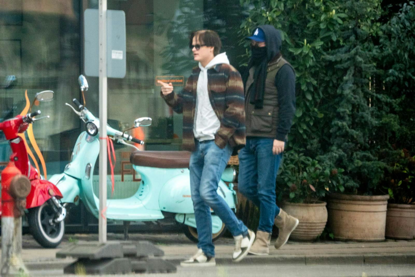 Onsdag aften blev Marius Borg Høiby og ekskæresten set sammen på kendisbaren F6 i Oslo. Her ses Marius tidligere i år, hvor han også havde en fest under sit ophold sammen med en god ven i København.