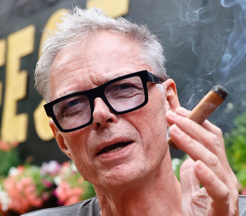 Klaus Riskær har en produktion af surbrød og marihuana i Sydamerika og det er derfra millionerne stammer.