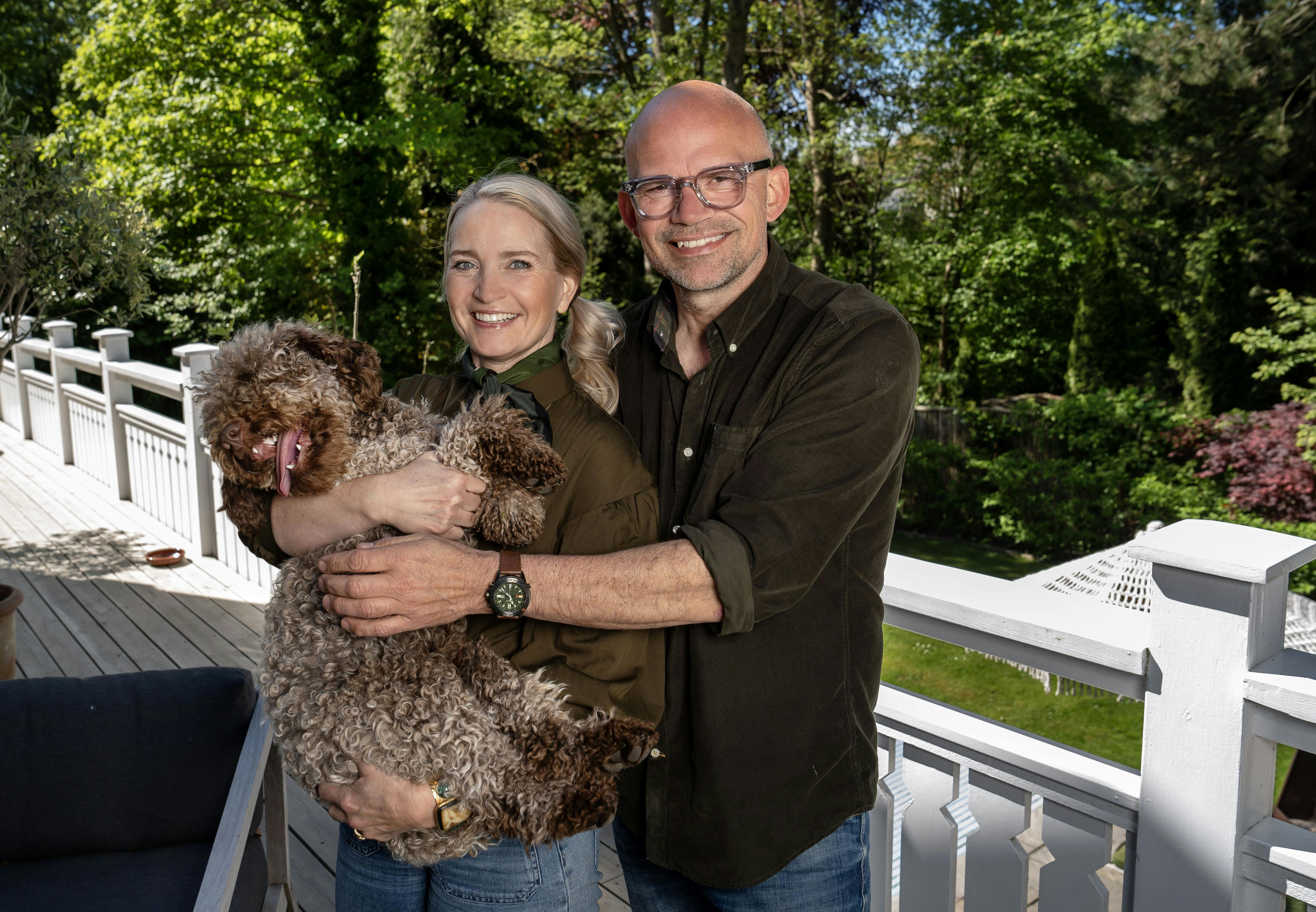 Parret blev gift i 2001, og nu glæder de sig til at kunne flytte ind i deres nye hus i Holte.