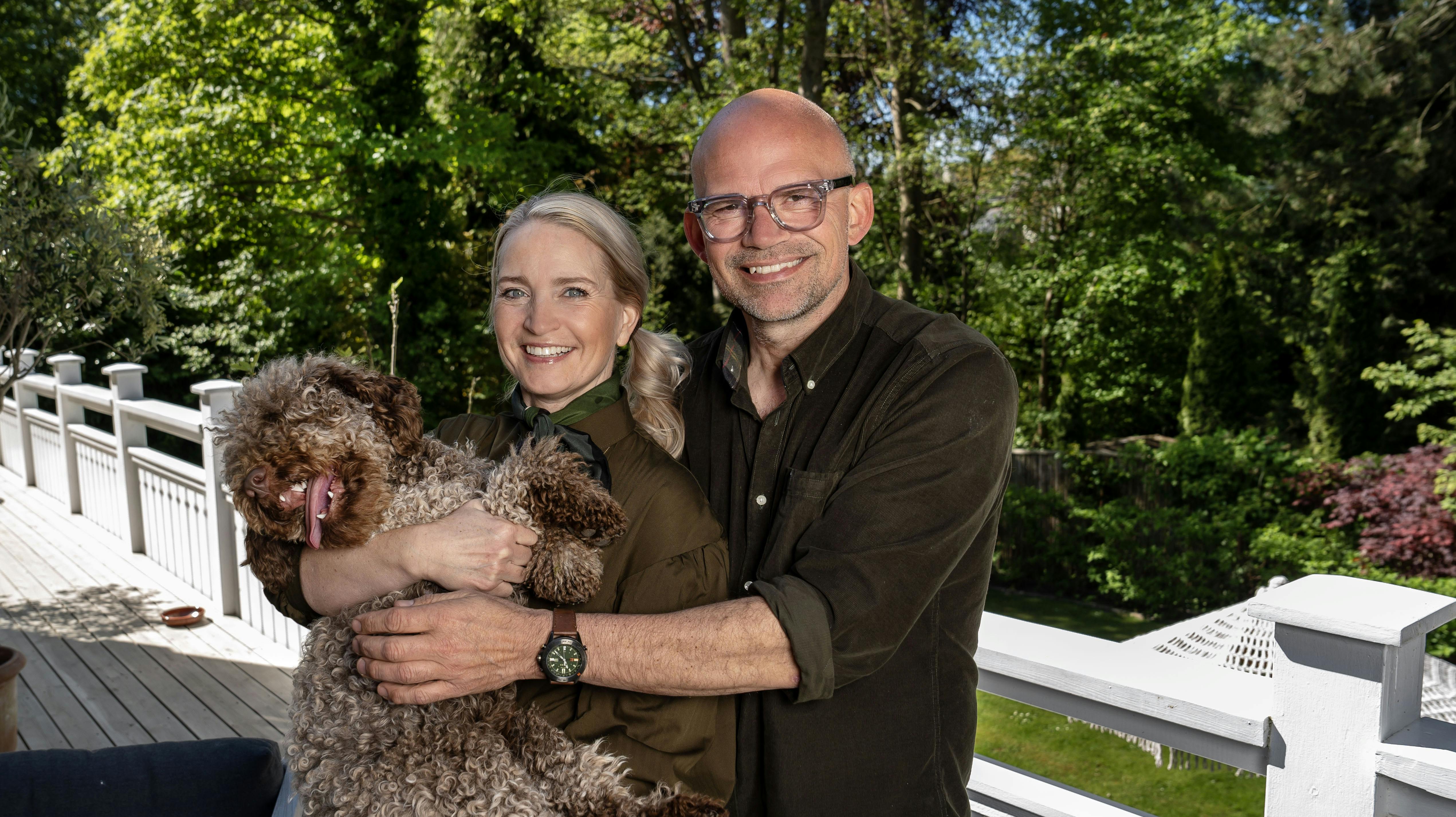 Parret blev gift i 2001, og nu glæder de sig til at kunne flytte ind i deres nye hus i Holte.