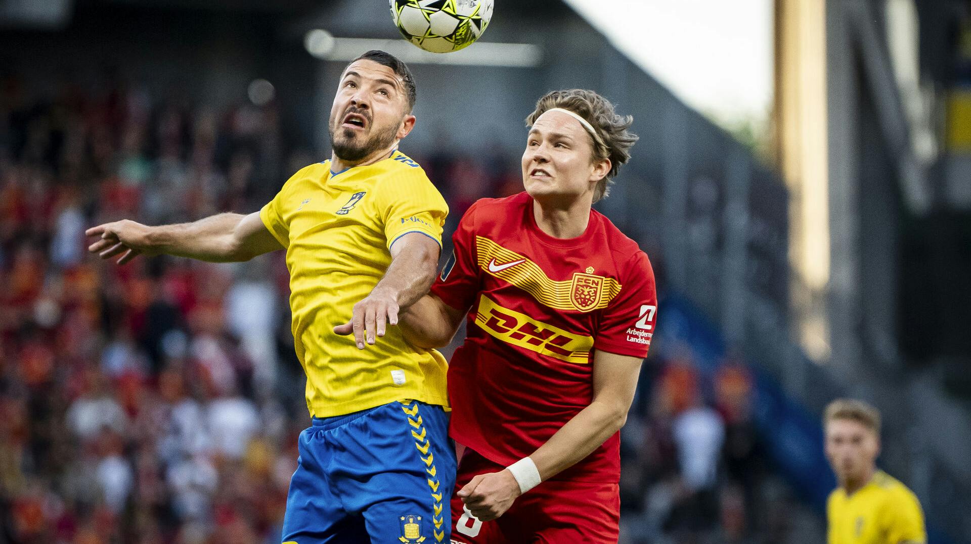 Brøndby IFs Josip Radosevic og FC Nordsjællands Andreas Schjelderup under 3F Superliga-kampen mellem Brøndby IF og FC Nordsjælland på Brøndby Stadion i Brøndby, onsdag den 15. maj 2024.