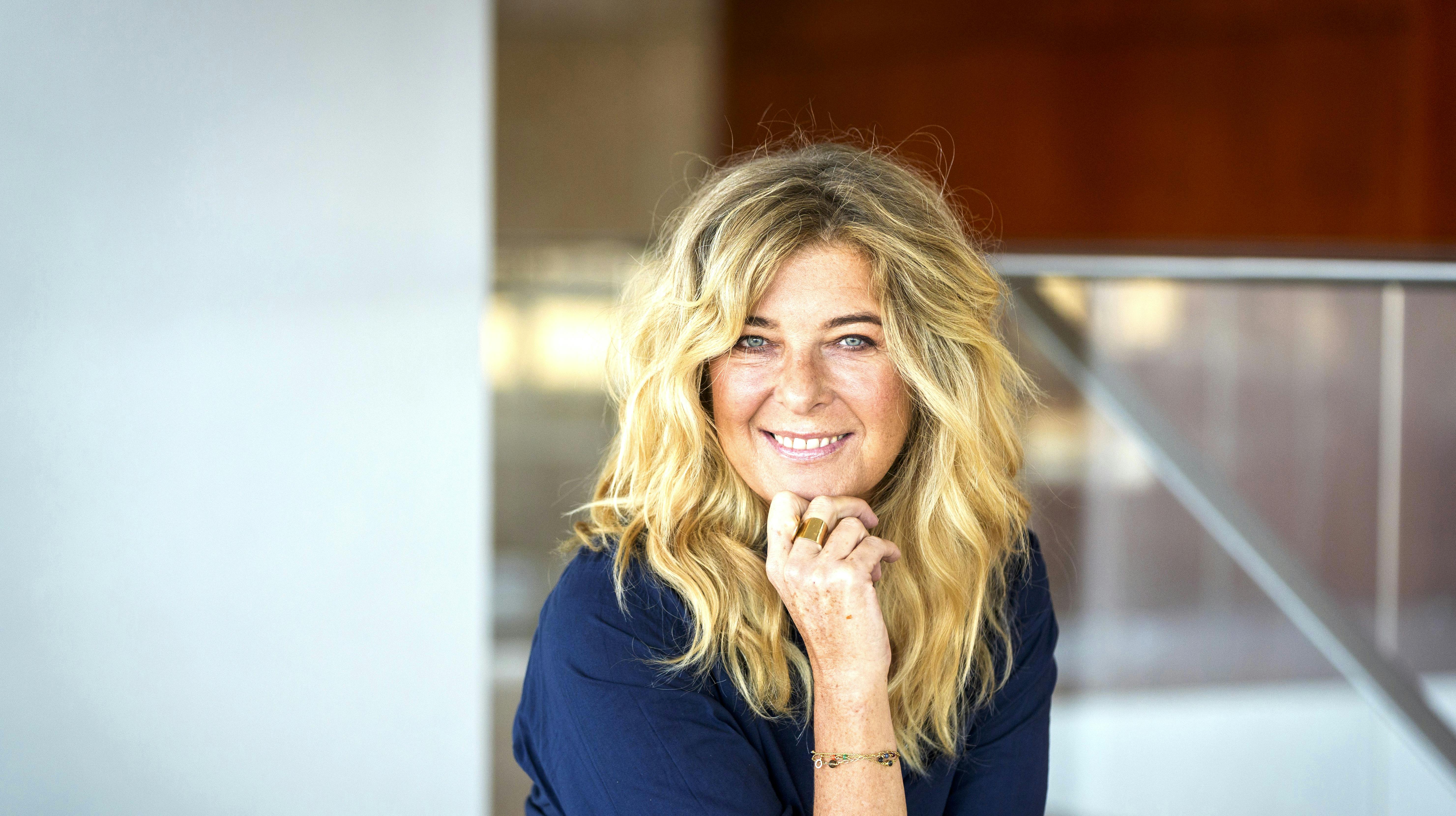 61-årige Paprika Steen har endnu ikke mødt den rigtige, efter hun for 12 år siden blev skilt fra sin søns far, Mikael rieks.