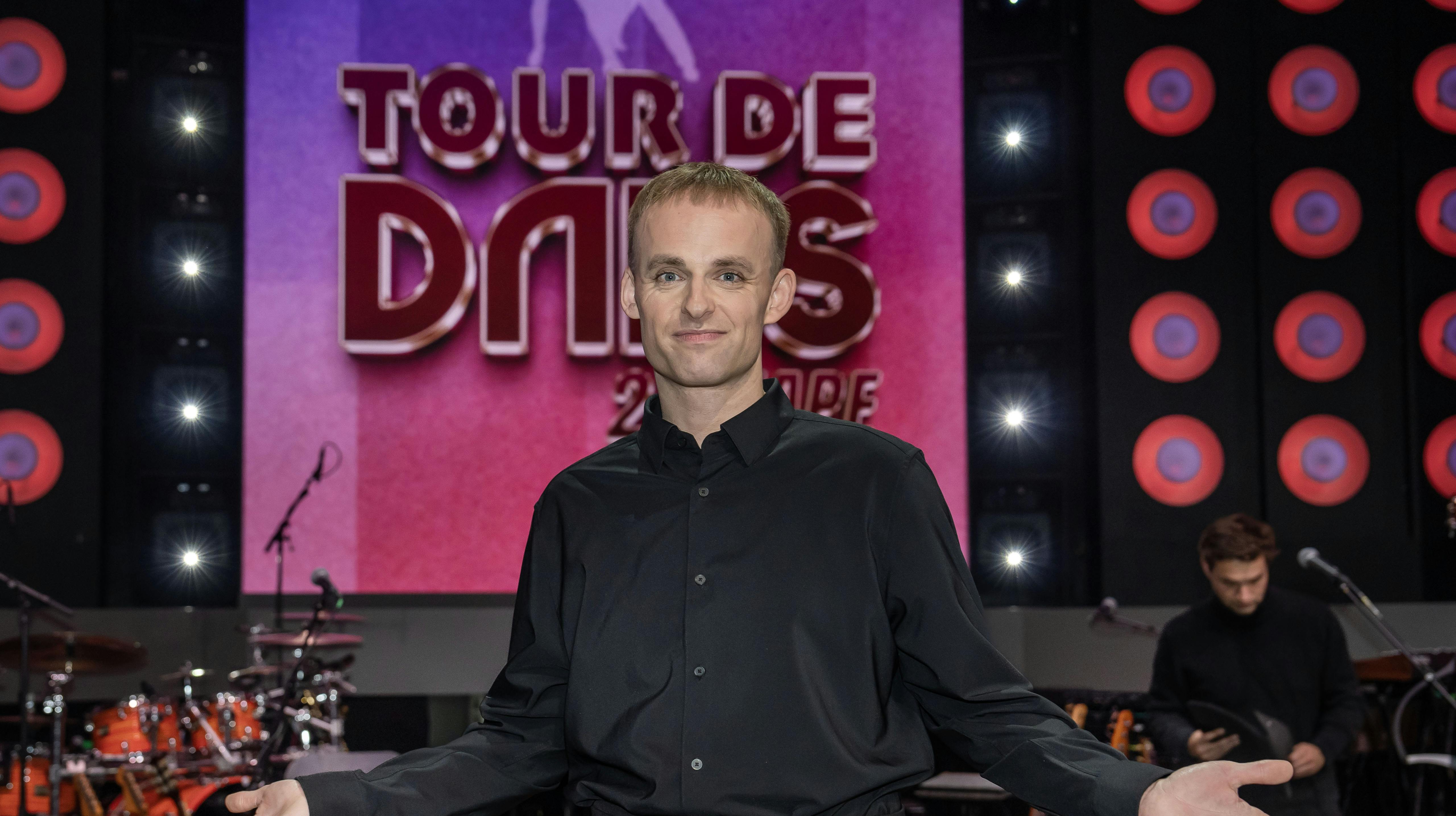 OPGAVE: VILD MED DANS Program 7Her Mads VadSTED: Vermundsgade 40, KBHJOURNALIST: Laura Dalgård Hansen, Helle Skram de Friis, Oliver Morell. Nicklas LagerstorfFOTOGRAF: © Hanne Juul/ Aller Foto & VideoDATO: 20241101