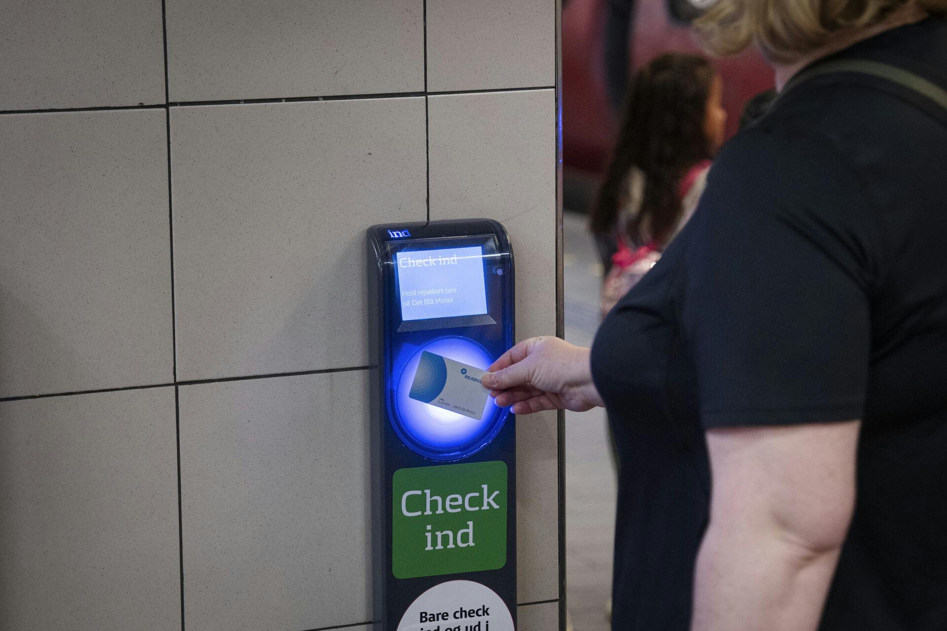 Snart skal man vænne sig til en ny lyd, når man skal bruge Rejsekort.