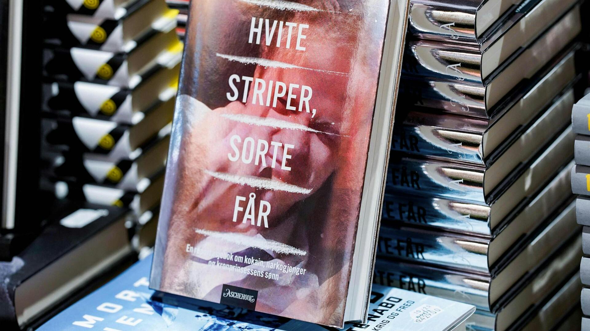 Bogen bliver ikke stoppet trods voldsomme reaktioner og beskyldninger om grove faktafejl.