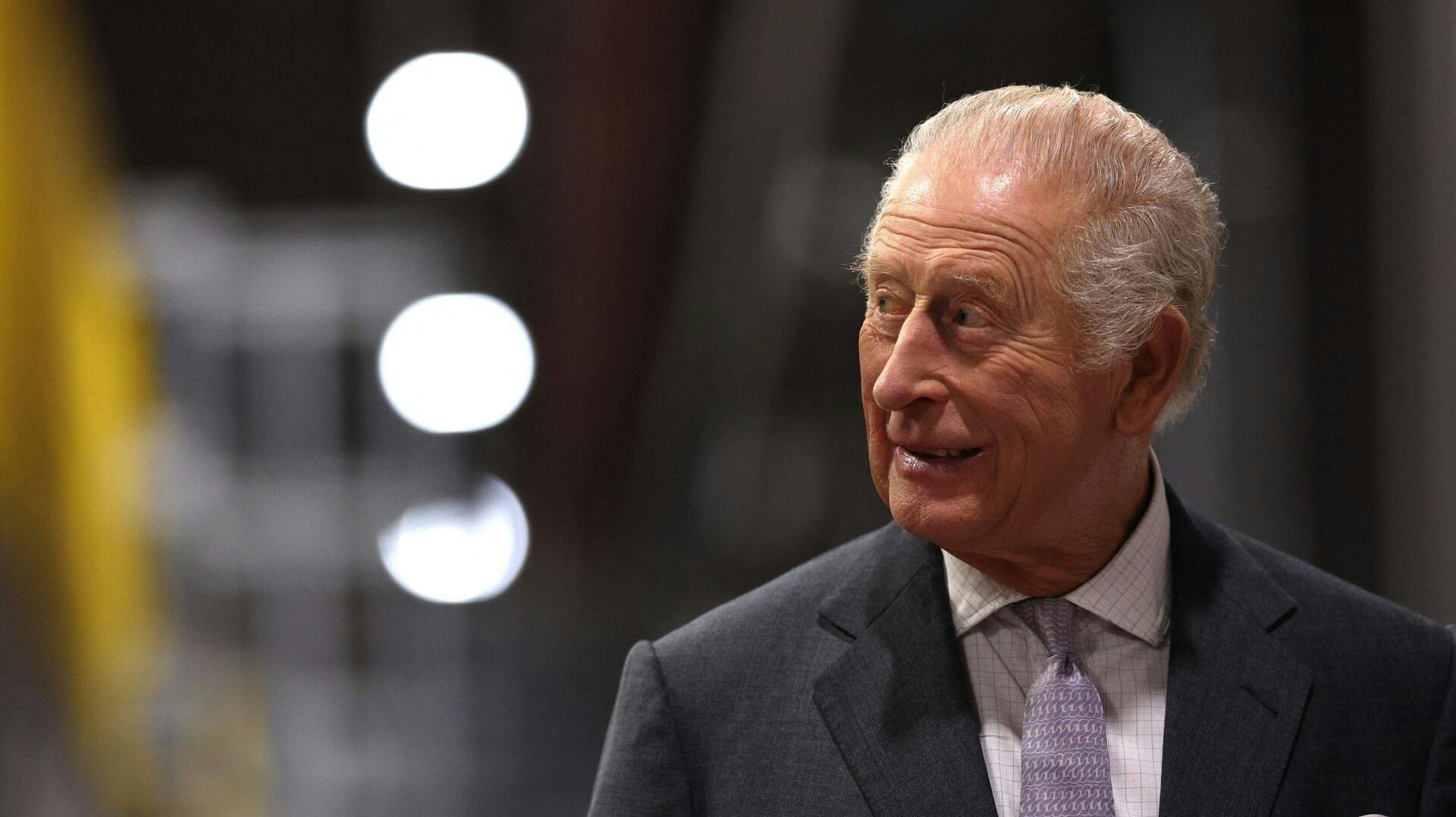 Kong Charles tog til Cyfarthfa Castle i Sydwales i dag, hvor han sammen med konen deltog i en reception i anledning af slottets 200-års jubilæum. Det skete samme dag som kongens 77-års fødselsdag.