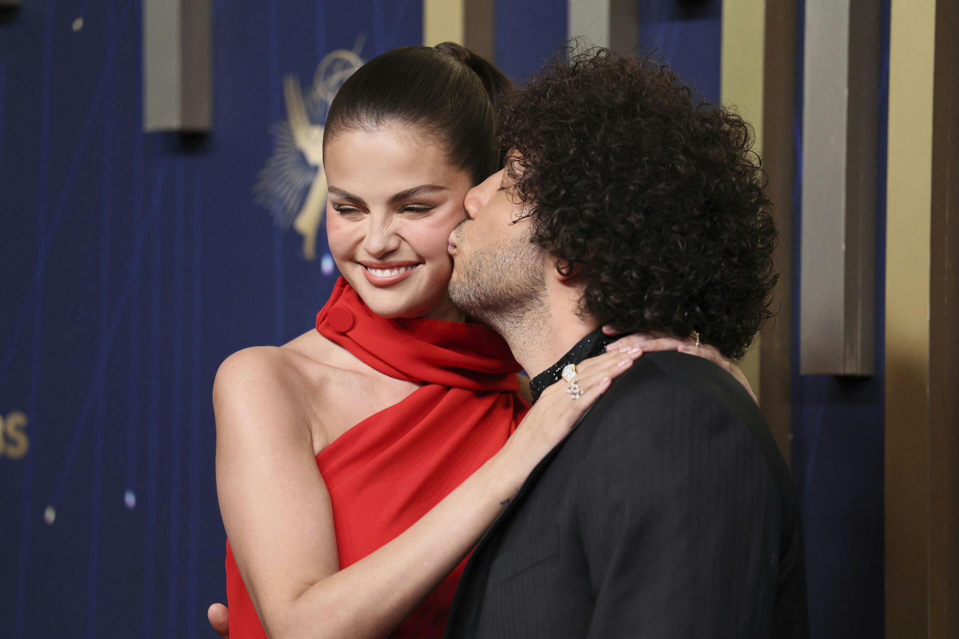 Selena Gomez og Benny Blanco til årets Emmy Awards.