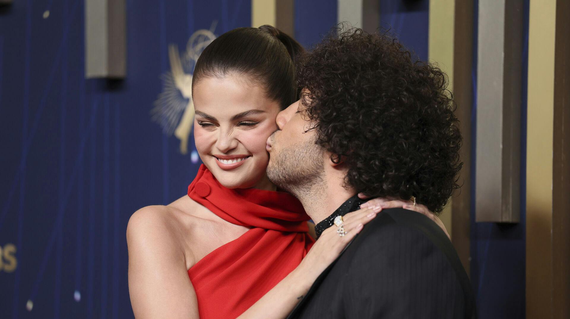 Selena Gomez og Benny Blanco til årets Emmy Awards.