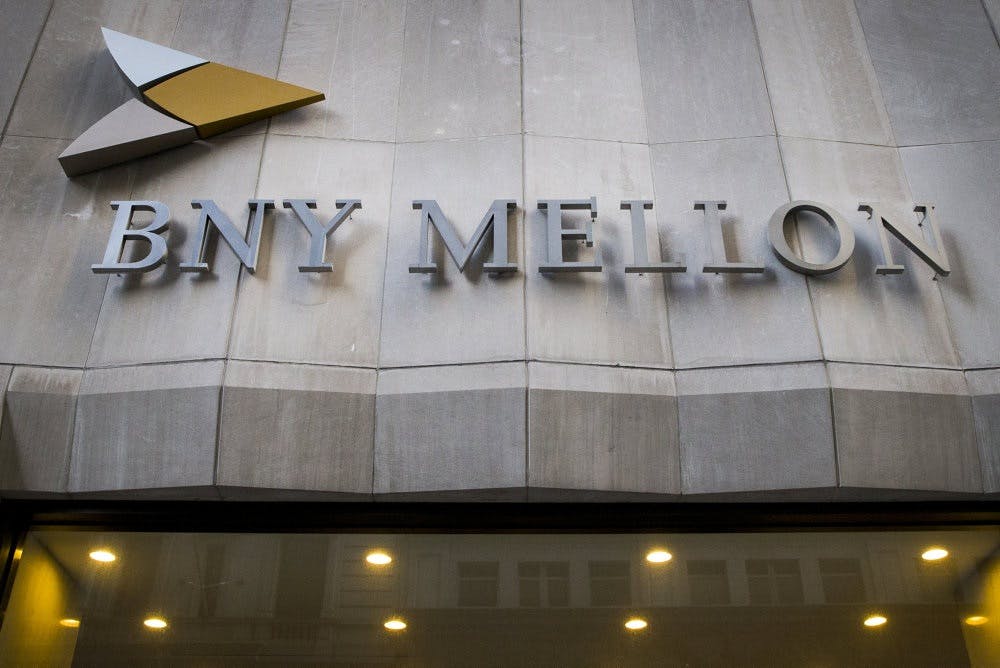 Bank of New York Mellon og Bank of America er blevet sagsøgt af et af den afdøde rigmand Jeffrey Epsteins ofre. (Arkivfoto). - Foto: Brendan Mcdermid/Reuters